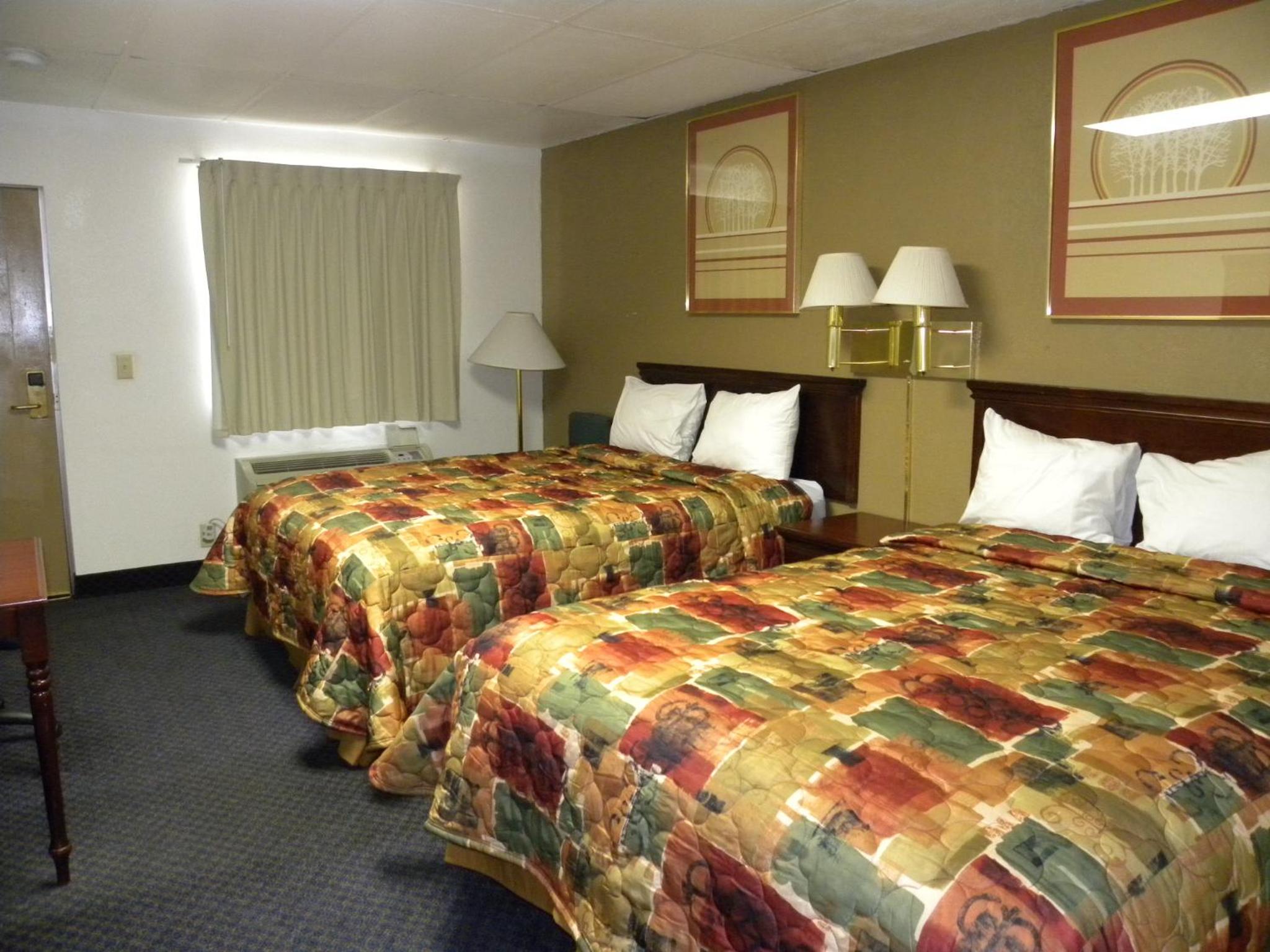 Deluxe Queen Room with Two Queen Beds - Non-Smoking - Photo 1