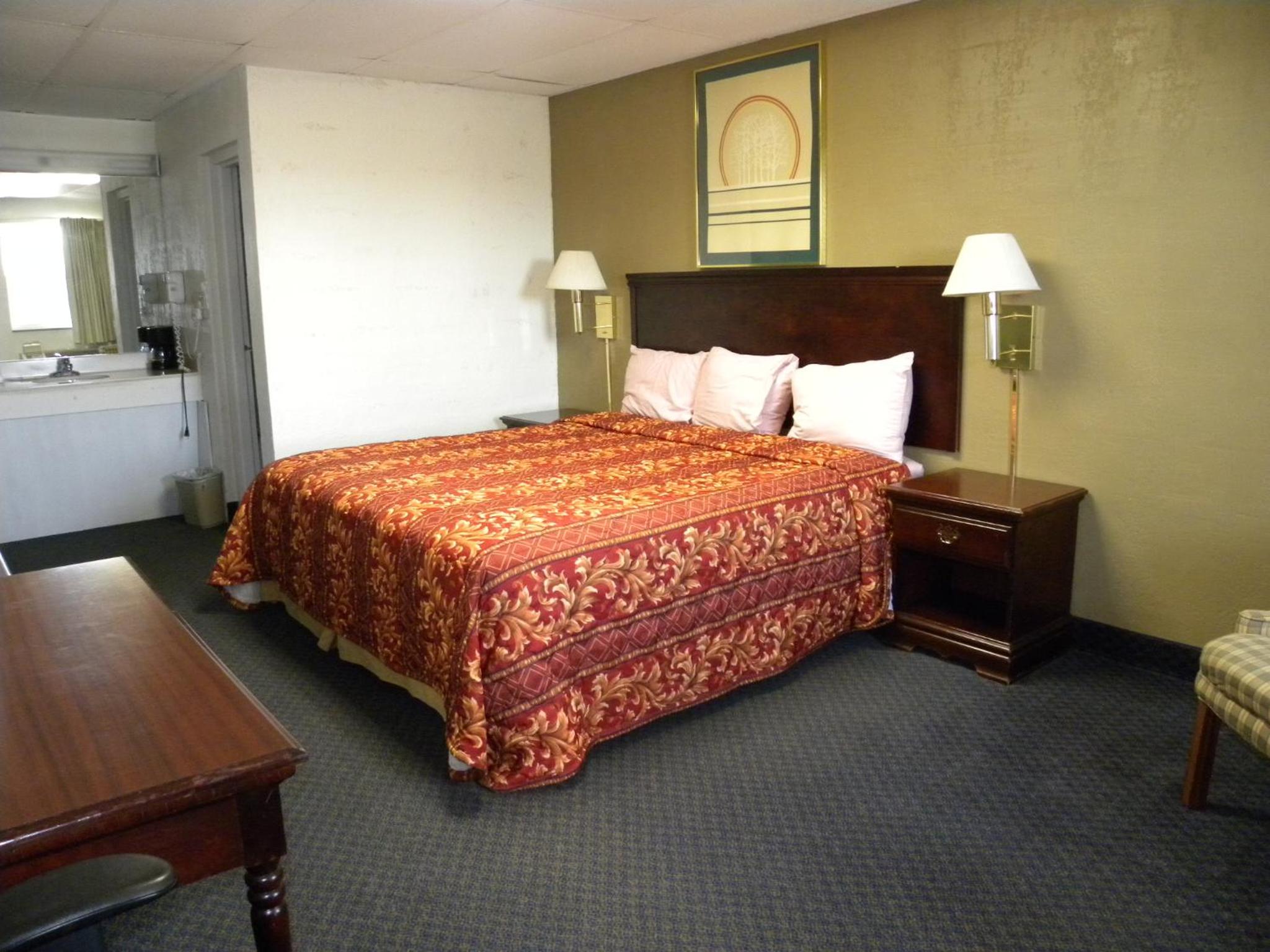 Deluxe King bed Nonsmoking - Photo 10