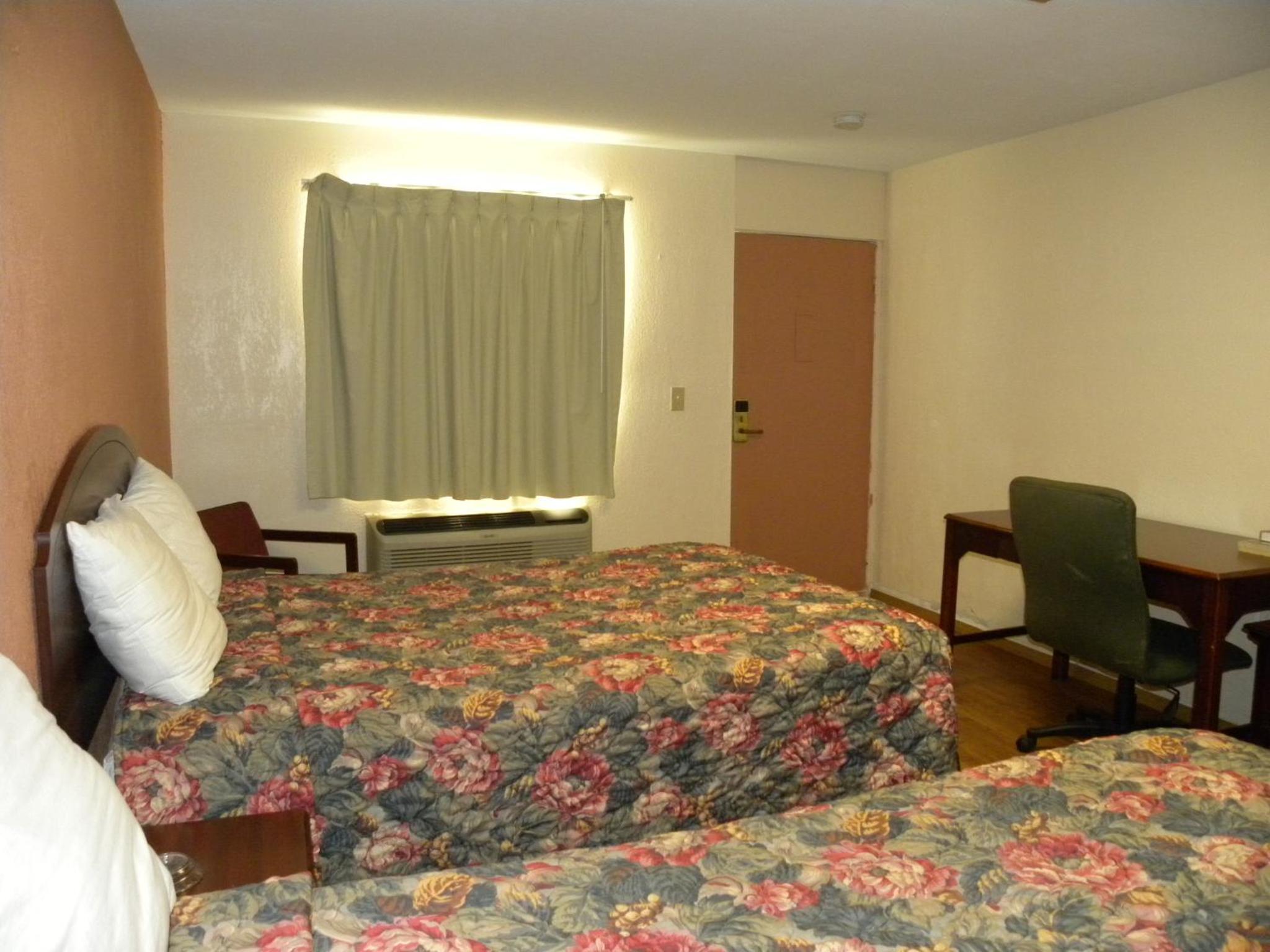 Standard 2 Queen Bed Non Smoking Room - Photo 9
