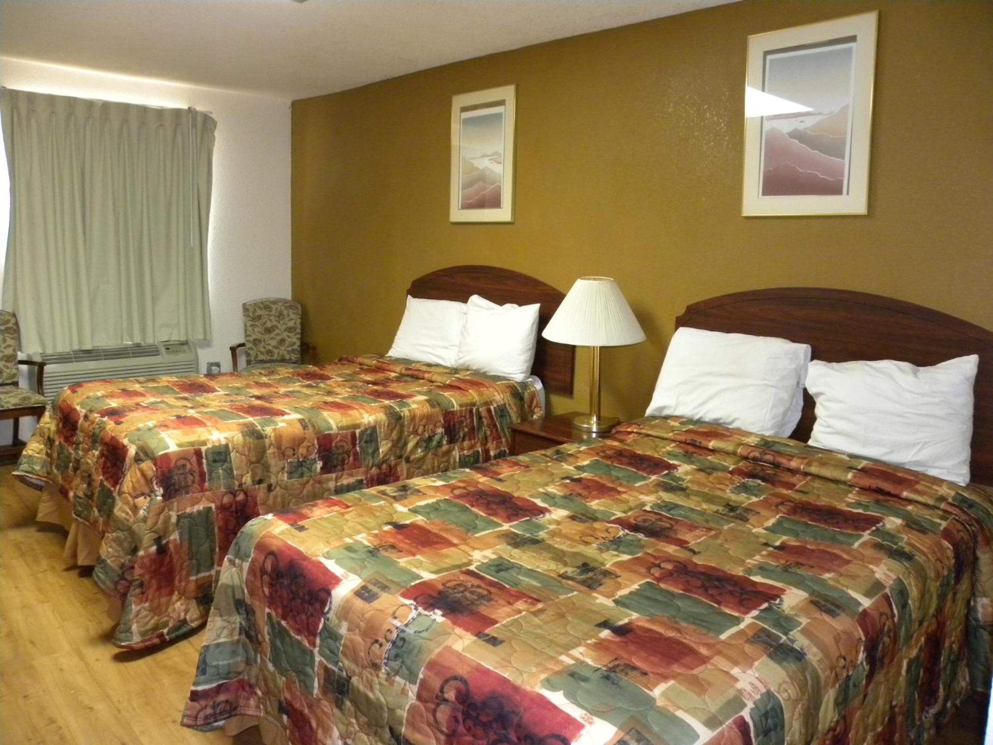 Standard 2 Queen Bed Non Smoking Room - Photo 11