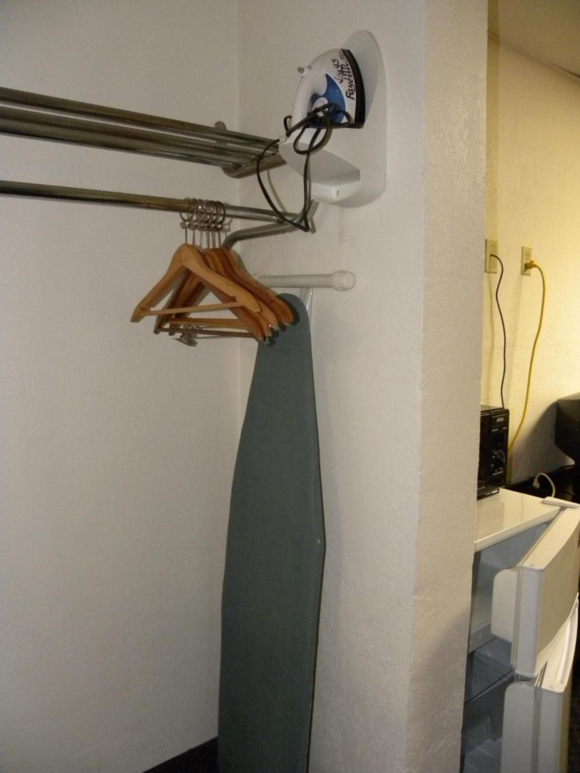 Deluxe Queen Room with Two Queen Beds - Non-Smoking - Photo 14