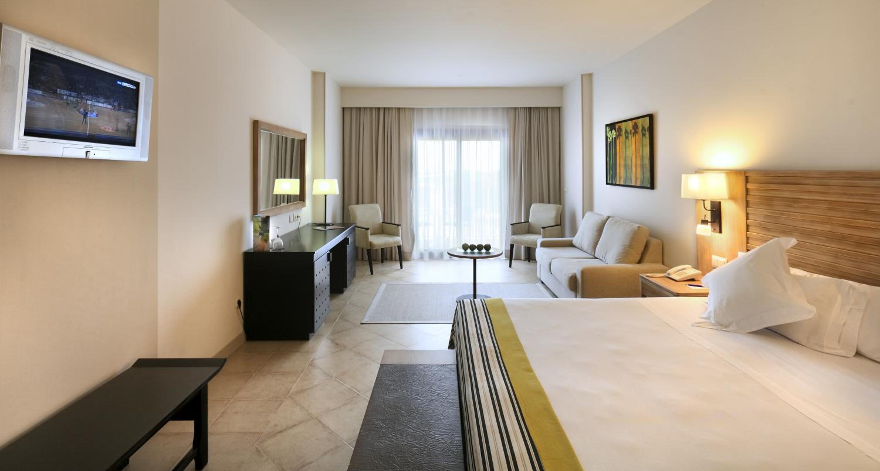 Habitación Doble Superior con terraza (2 adultos + 2 niños)