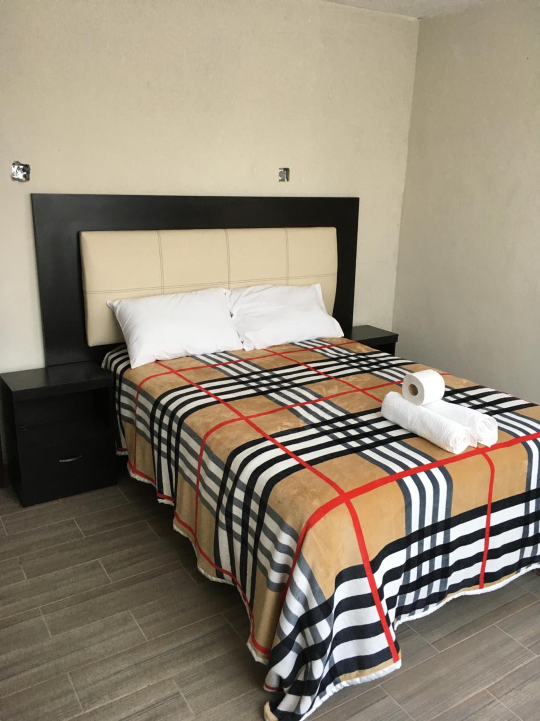 Double Room with Private External Bathroom - Photo 4