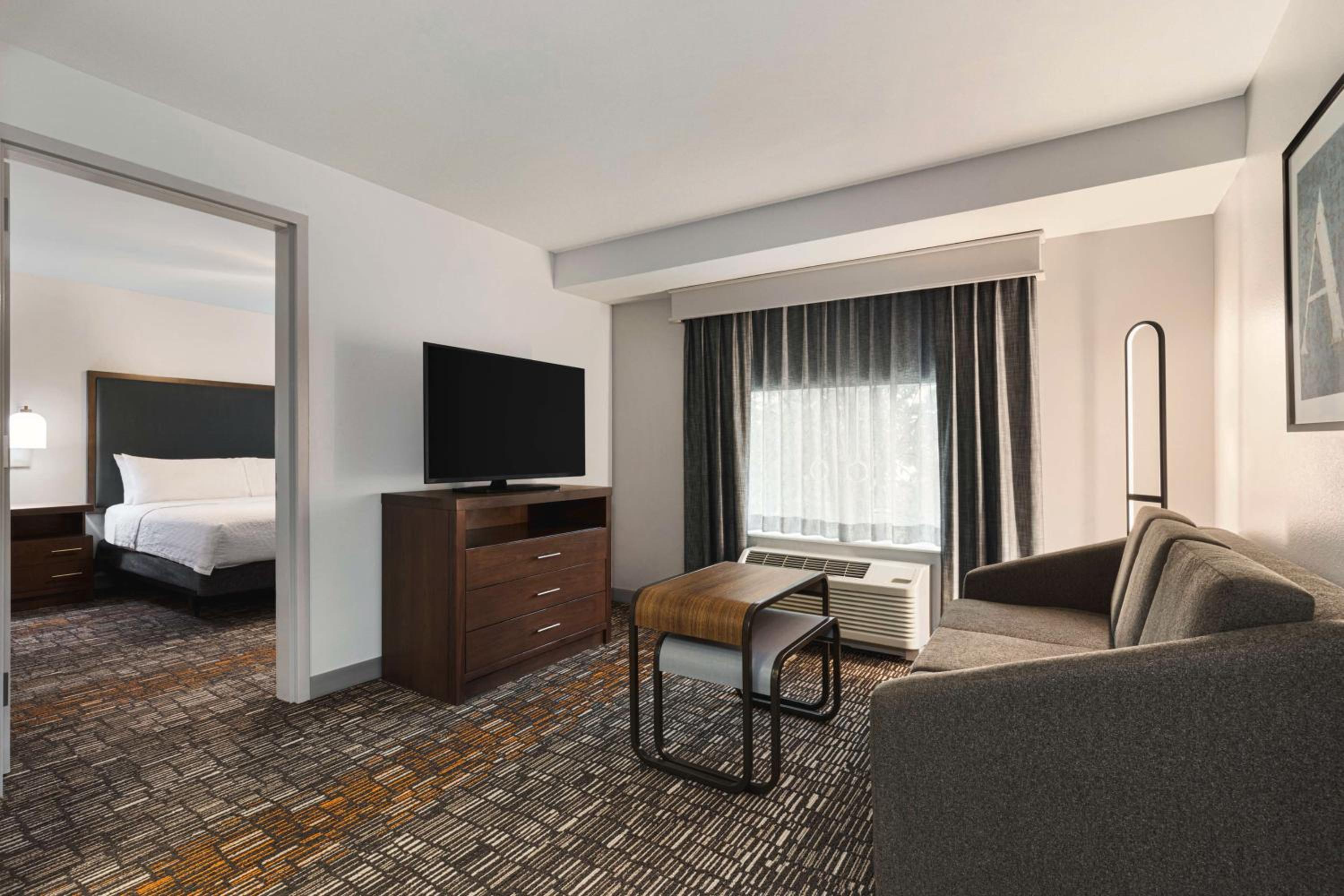 King Suite - Hearing Access/Non-Smoking