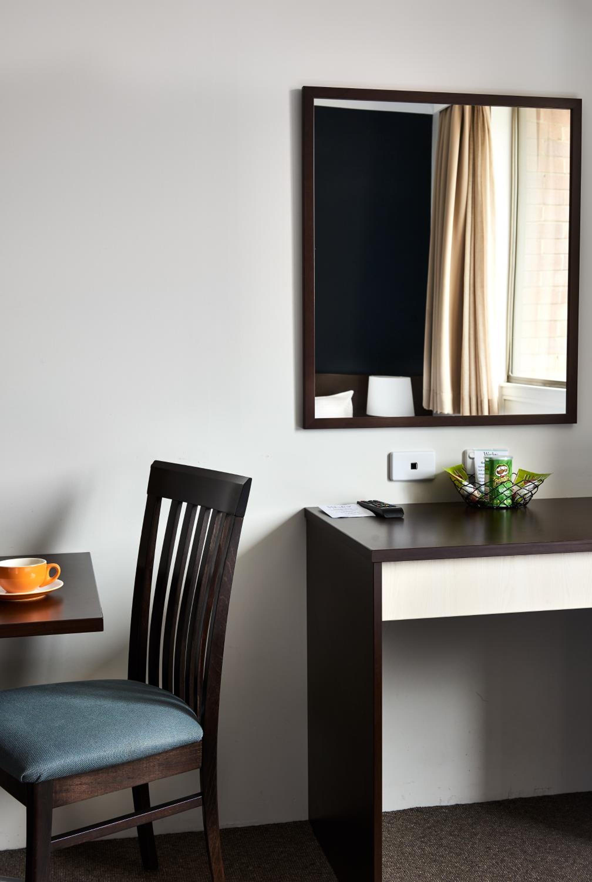 Standard Queen Room - Photo 6