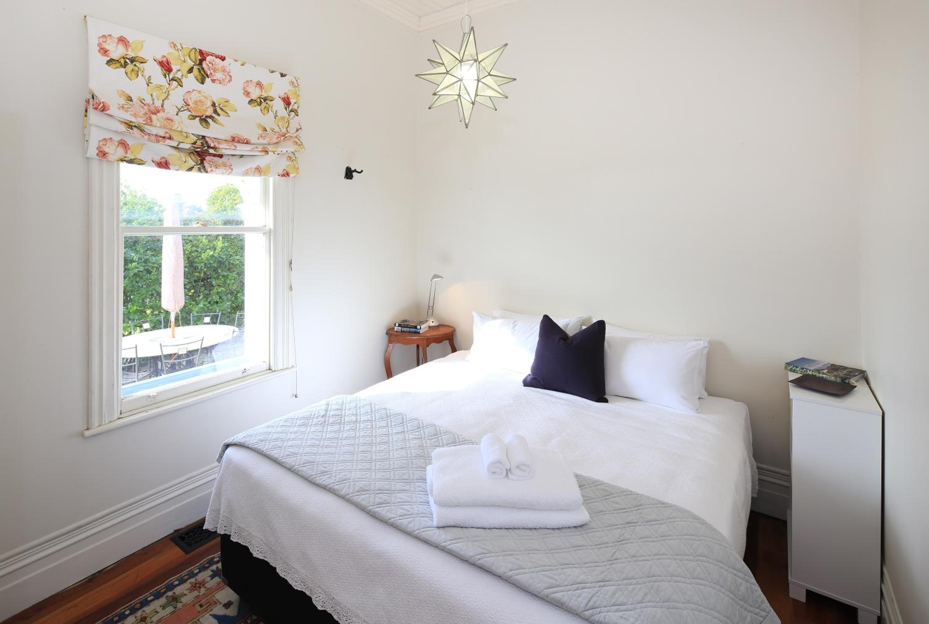Five-Bedroom House photo 1
