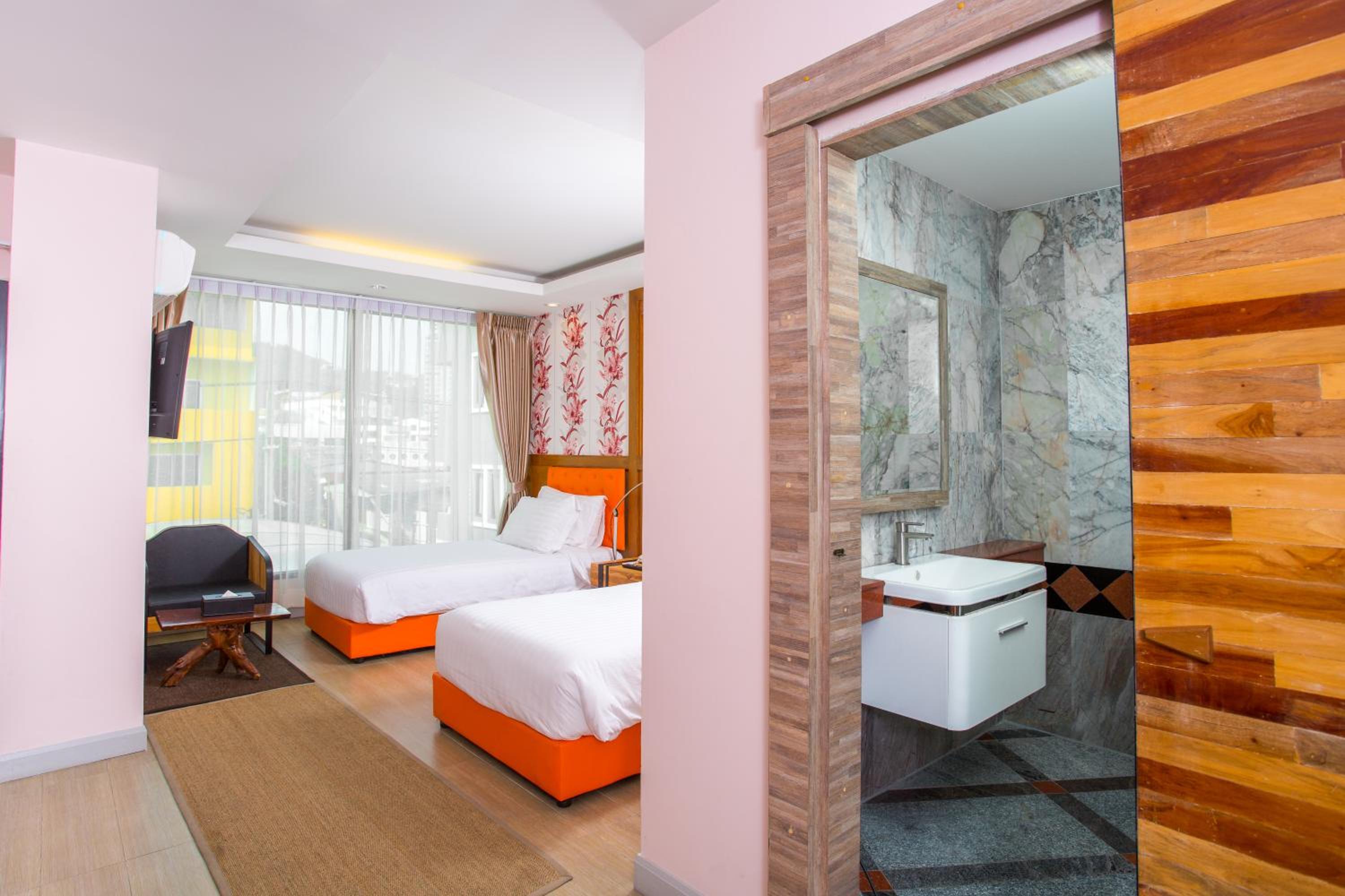 Deluxe Twin Room with Balcony