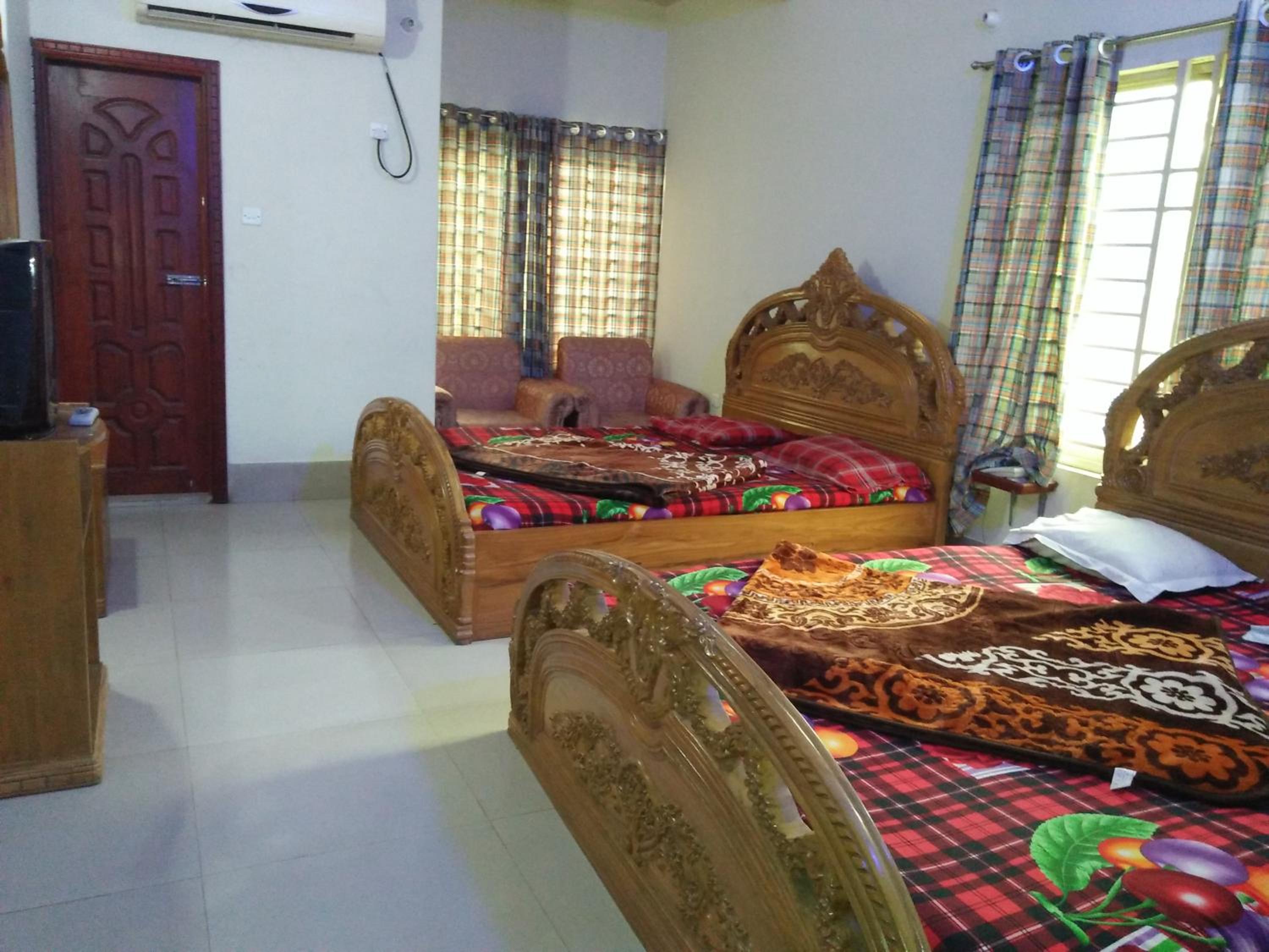 King Room with Two King Beds photo 3