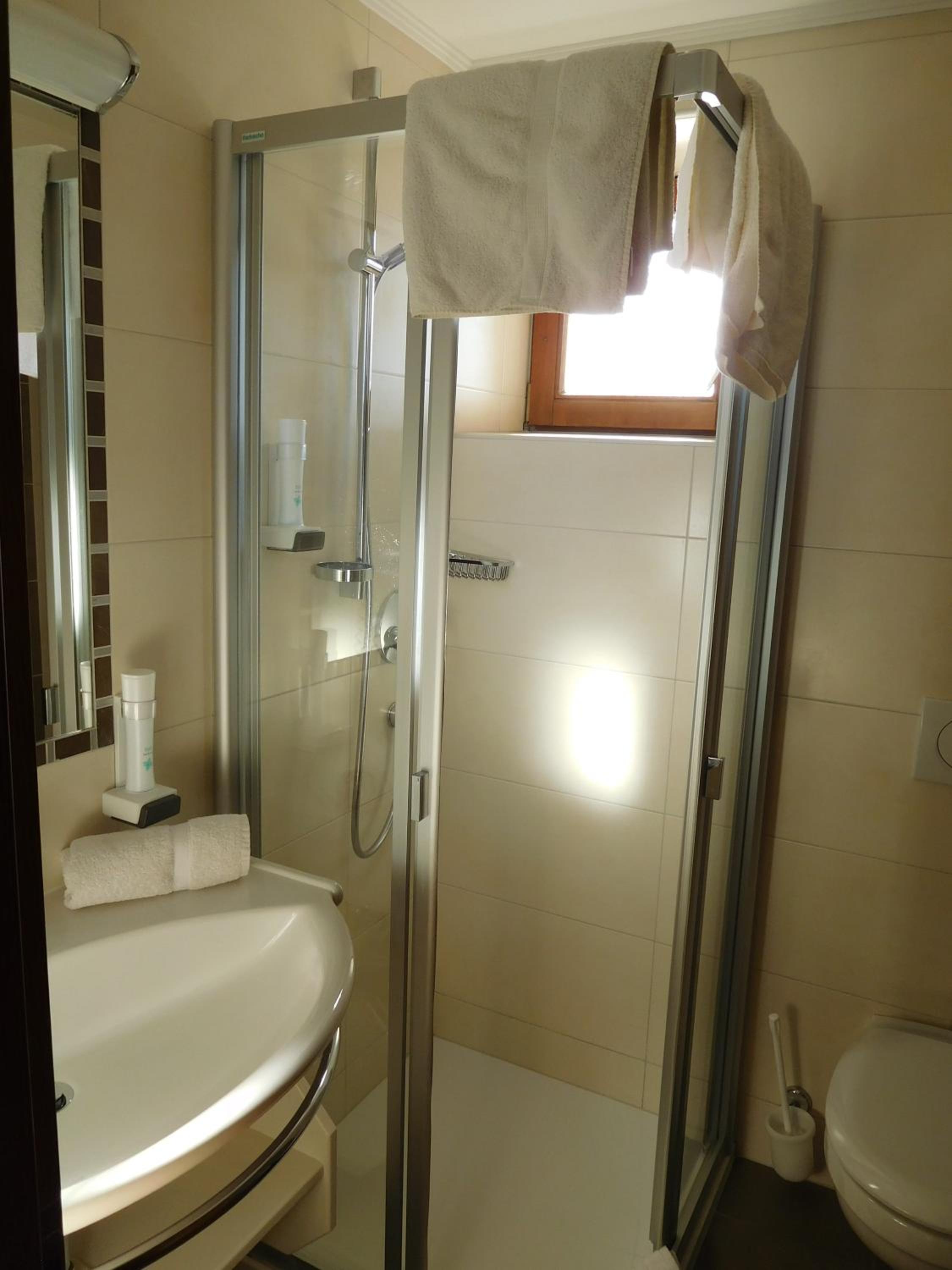 Standard Double Room - Photo 15