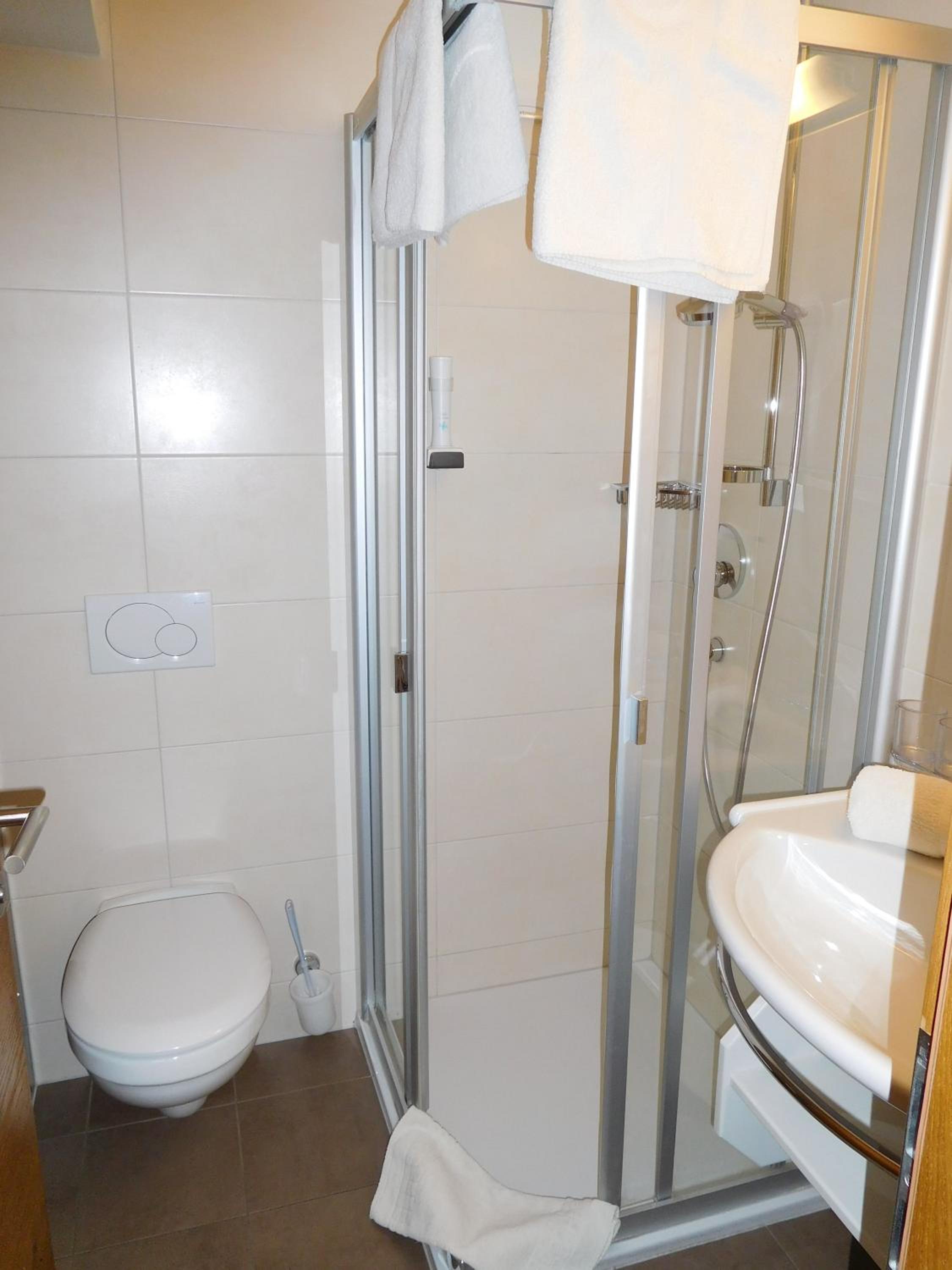 Standard Double Room - Photo 13