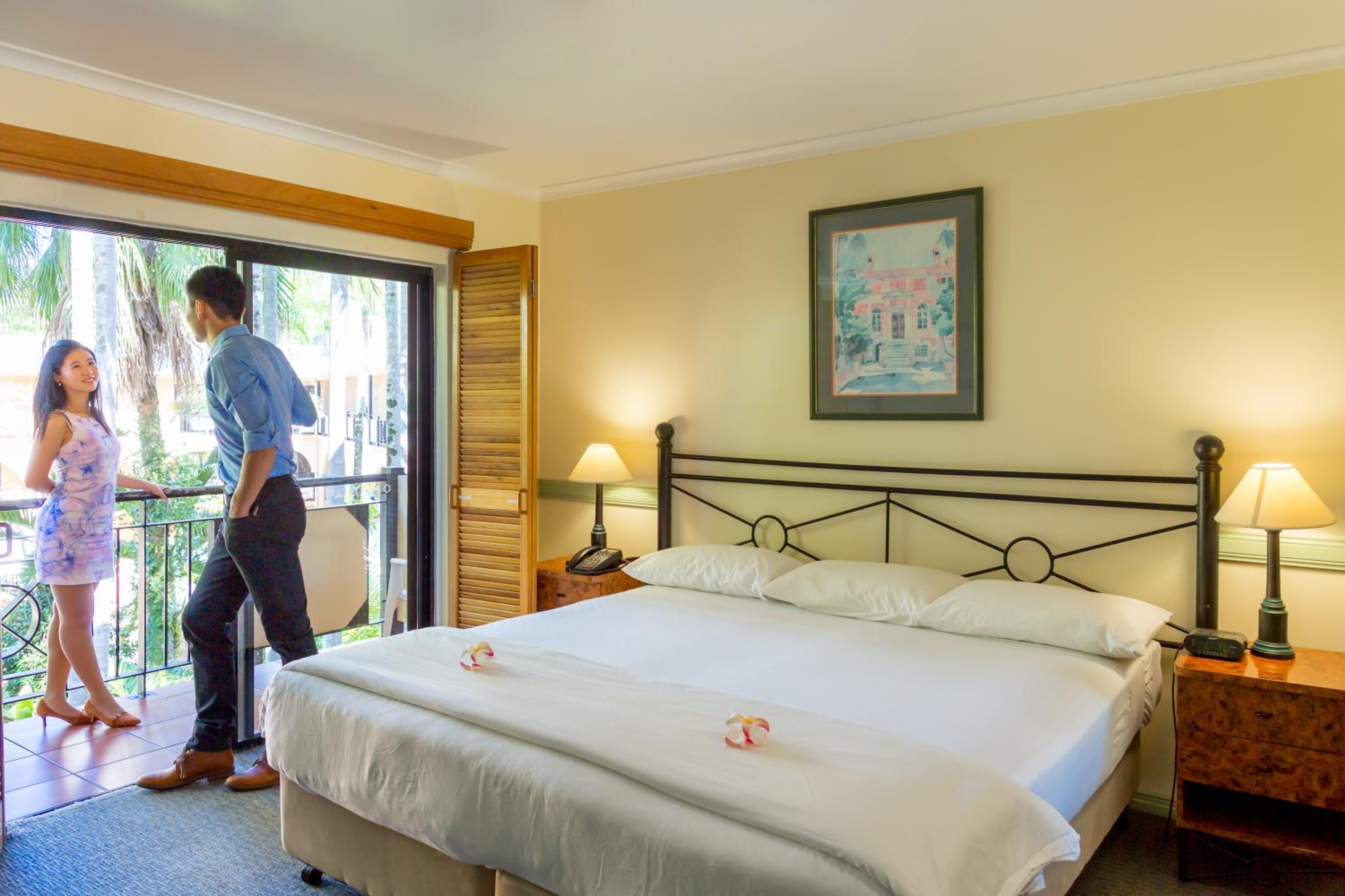 King Room with Pool View - Photo 3