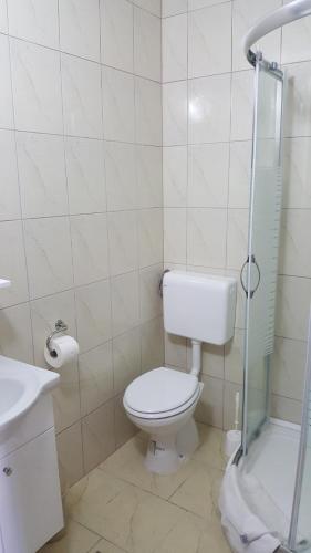 Standard Twin Room - Photo 1
