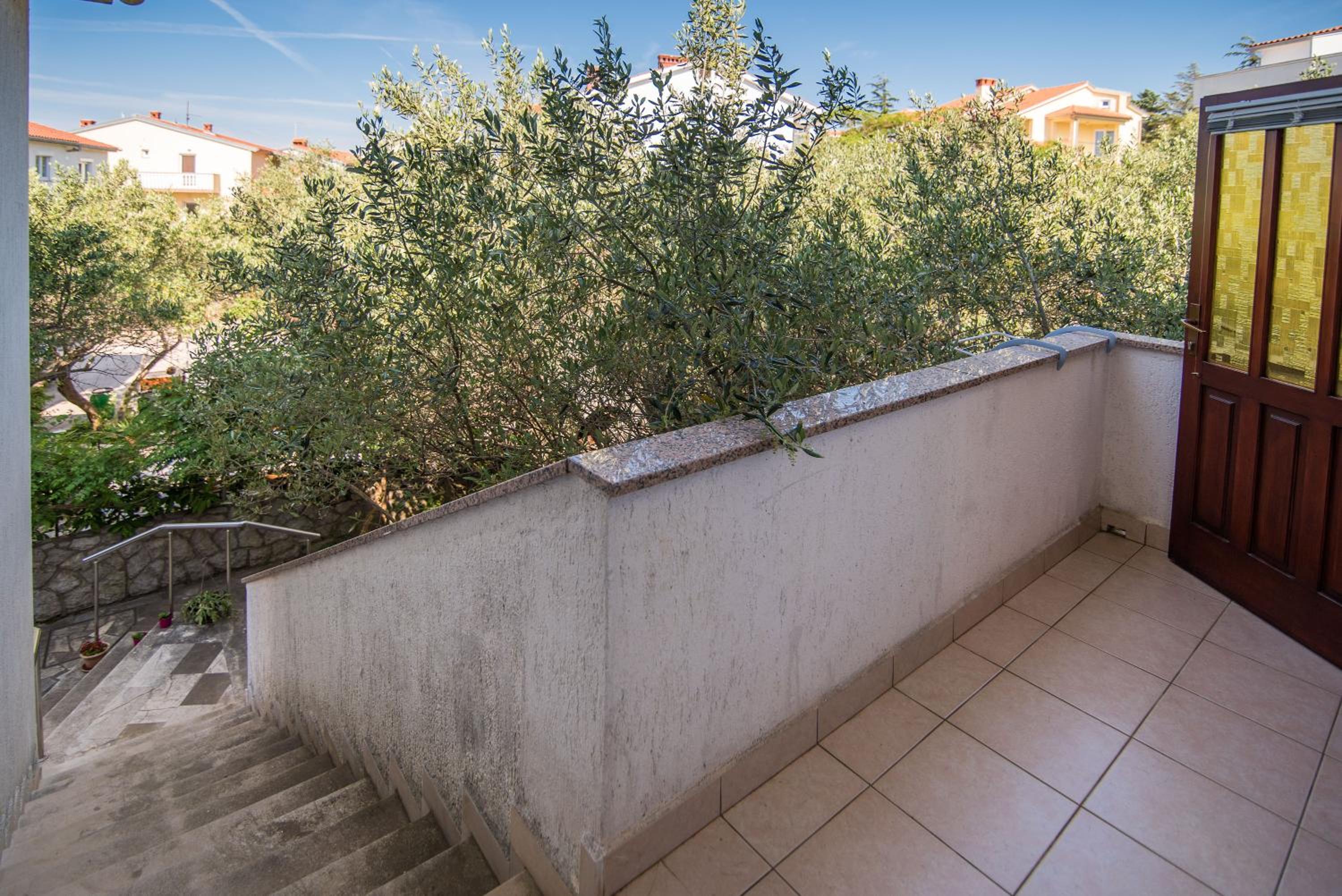 Studio with Balcony - Photo 13
