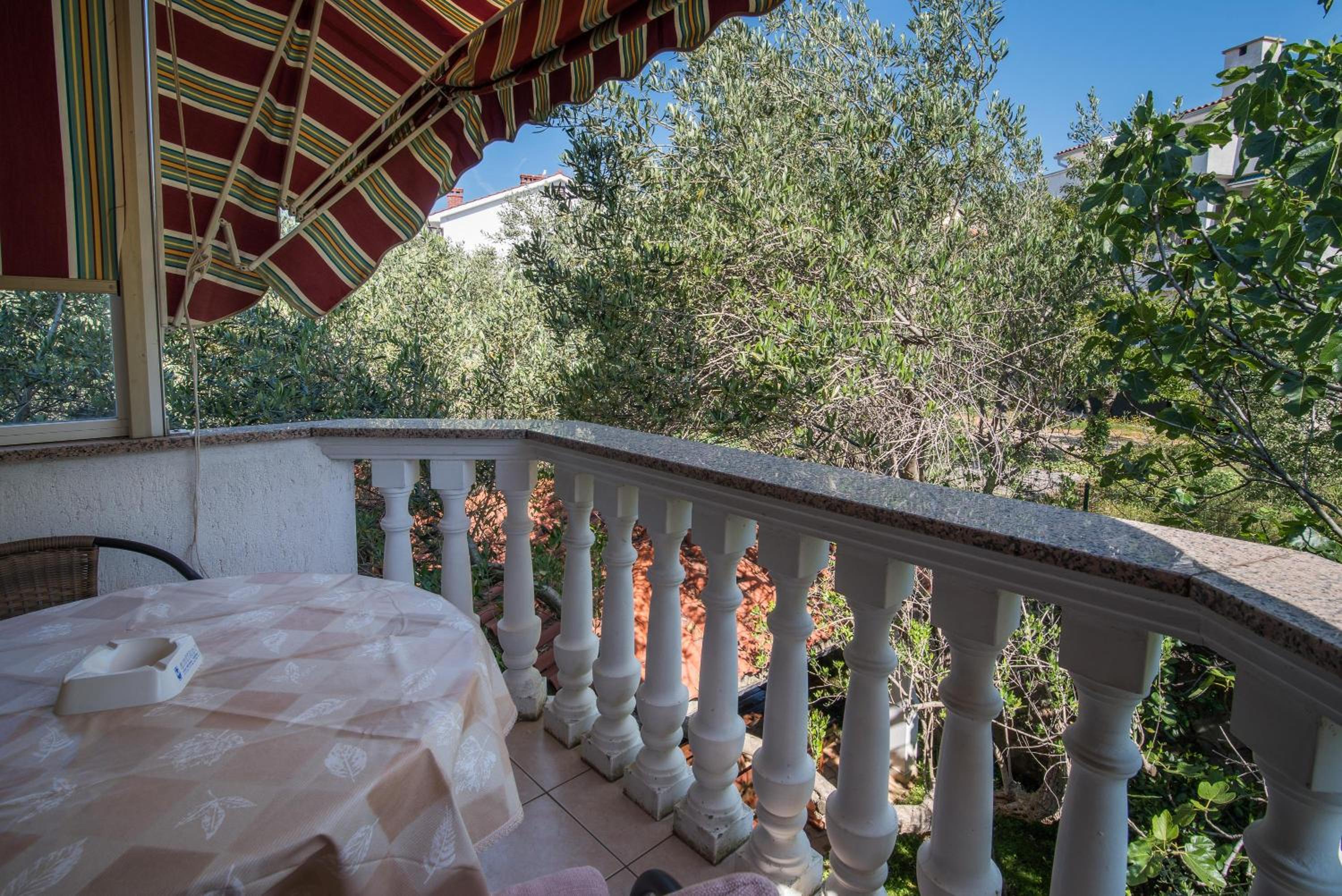 Studio with Balcony - Photo 4