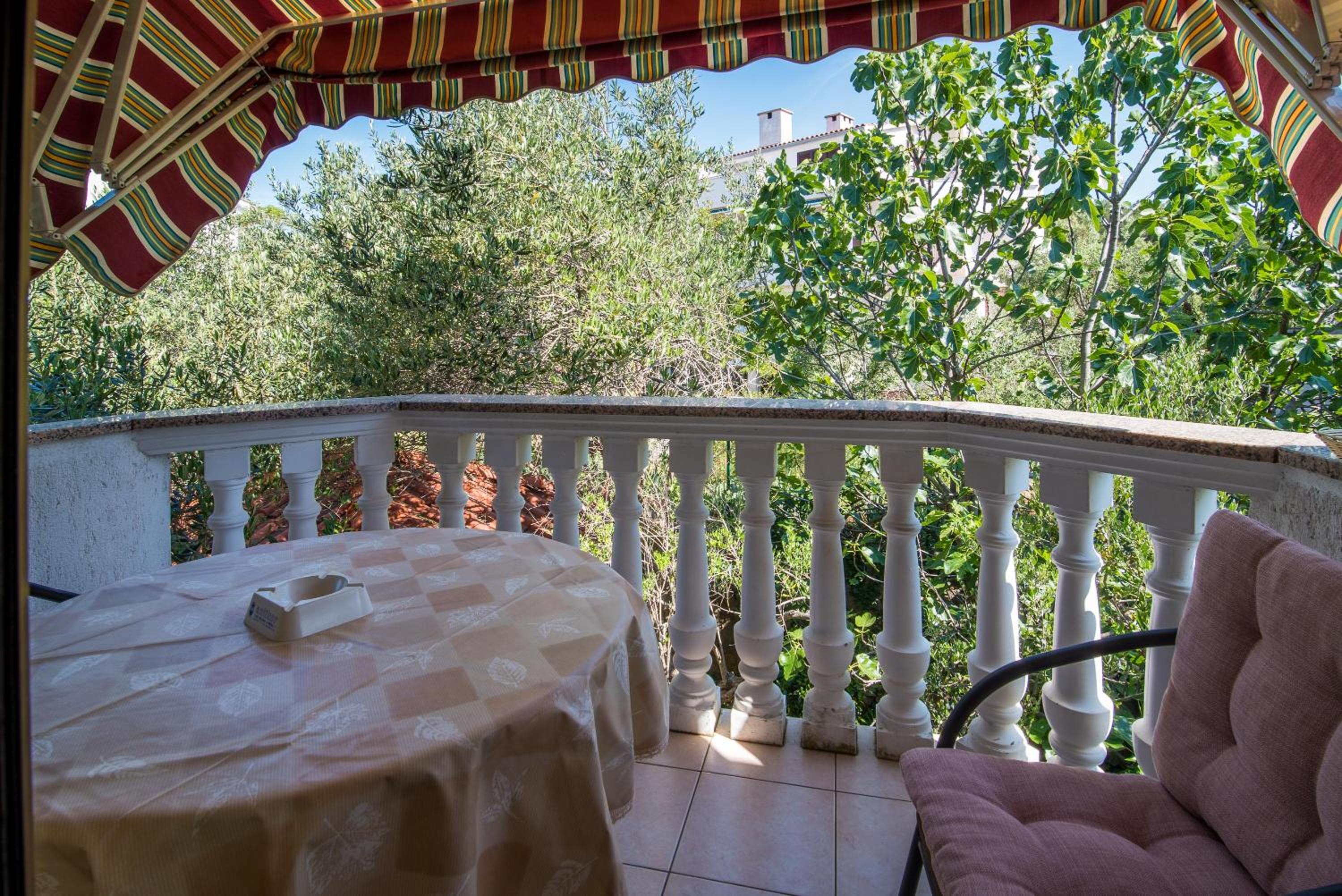 Studio with Balcony - Photo 5