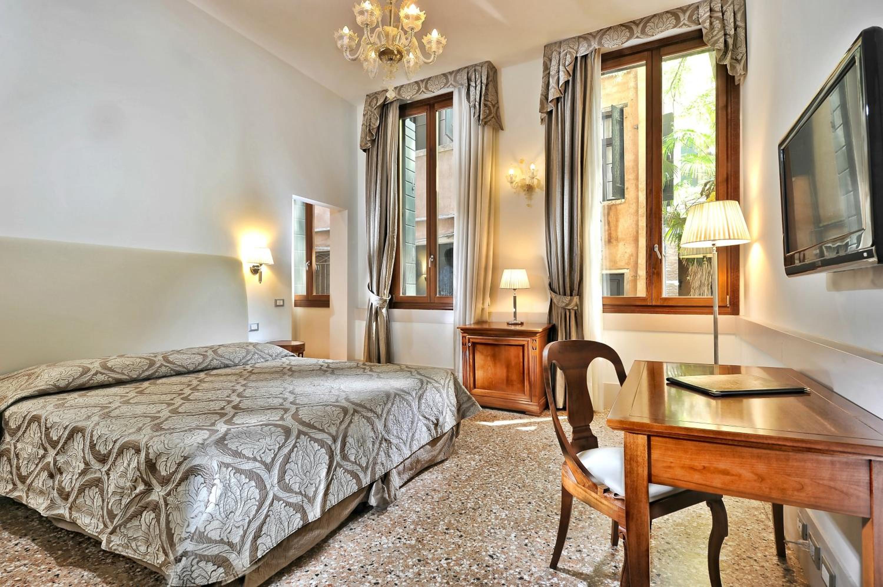 Superior Double or Twin Room photo 2