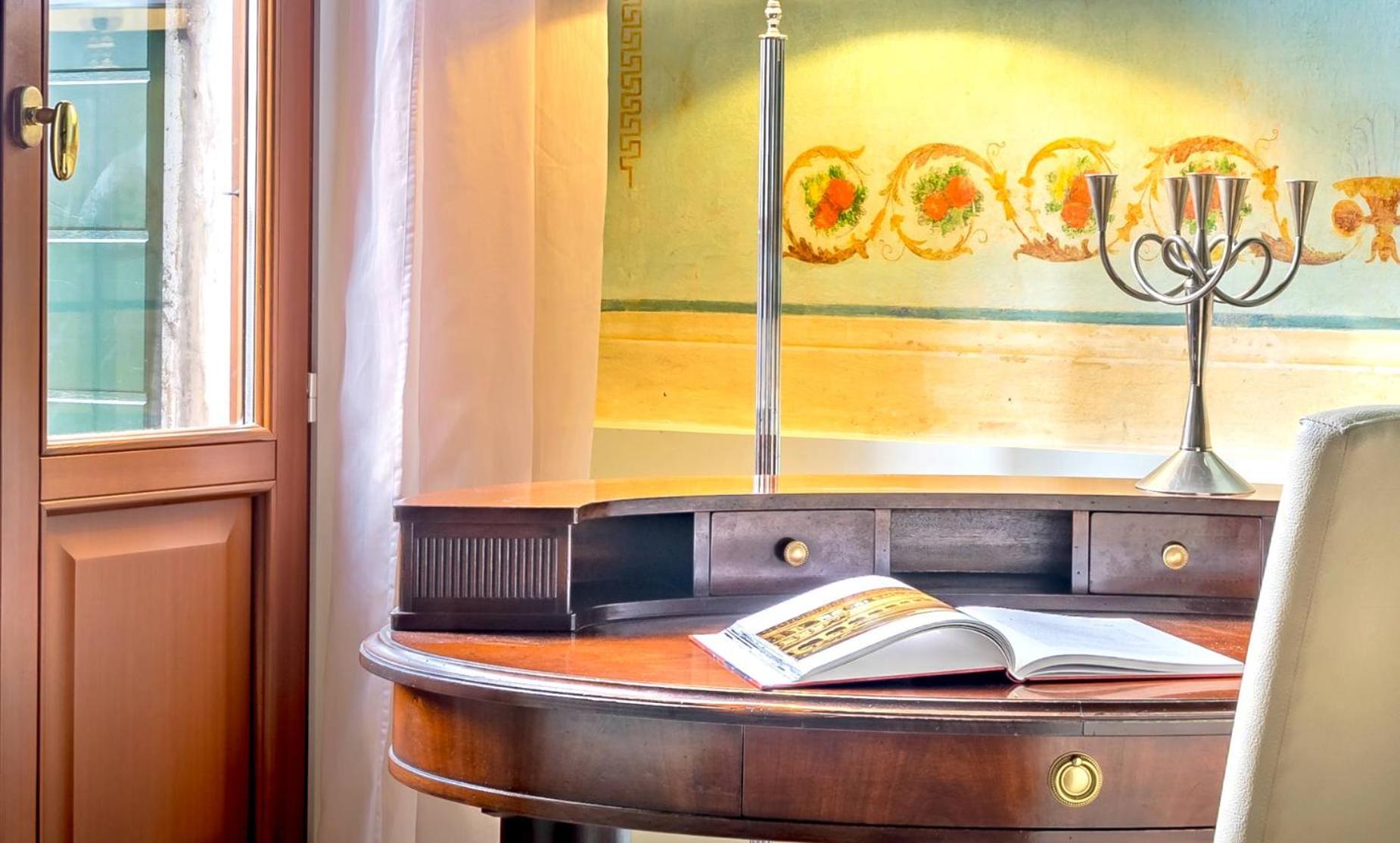 Suite with Balcony photo 2