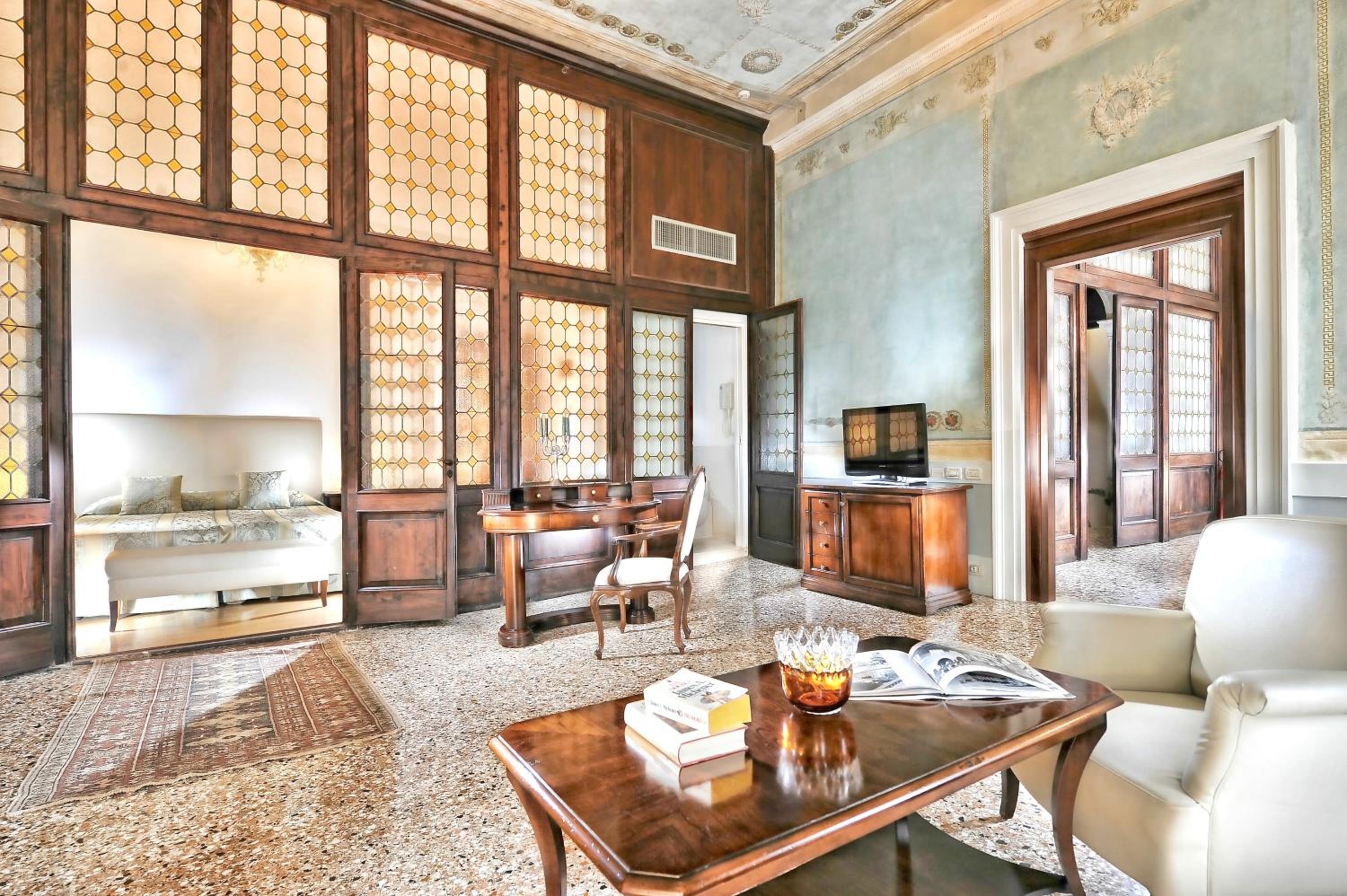 Suite with Balcony photo 1