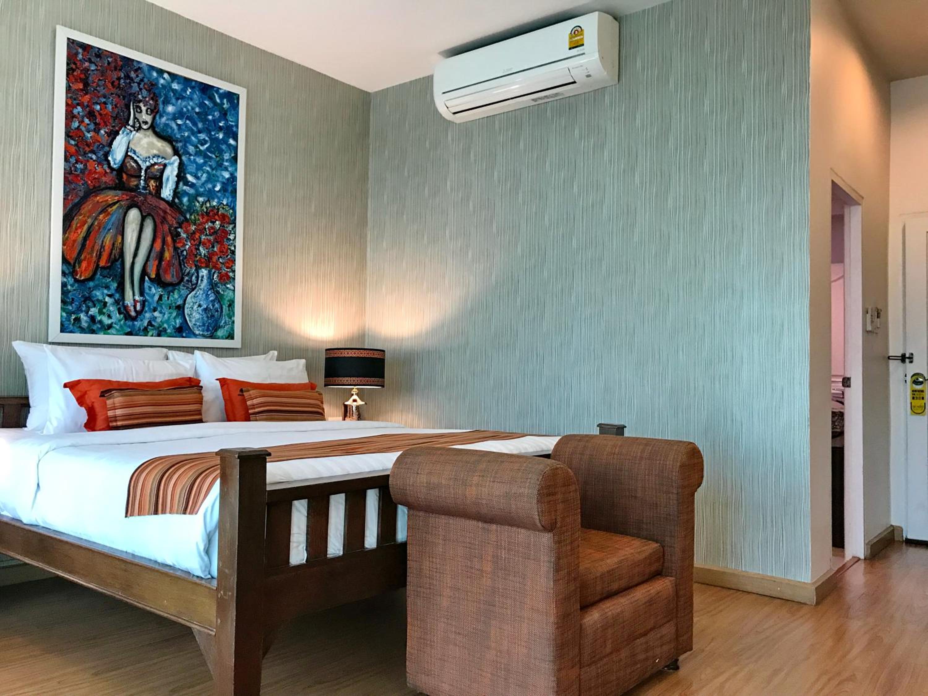 Premium Deluxe 1 King City View with Balcony - Photo 27
