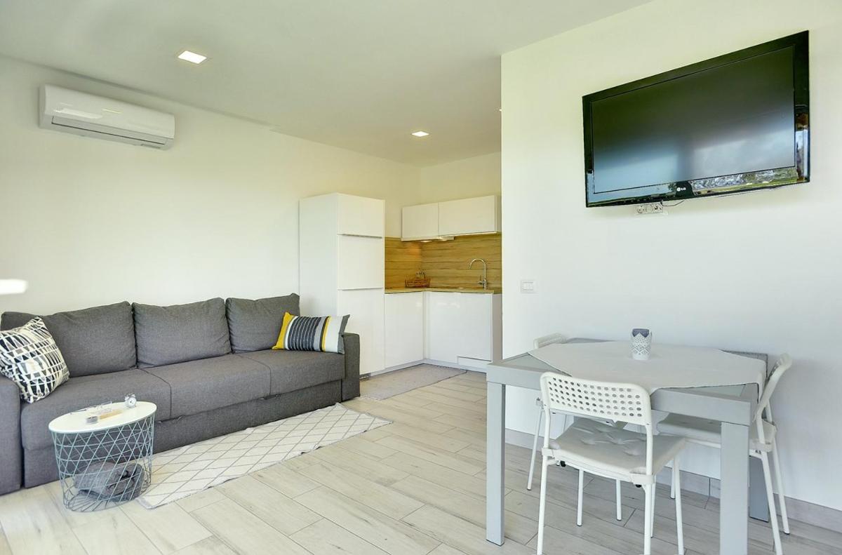 One-Bedroom House photo 1