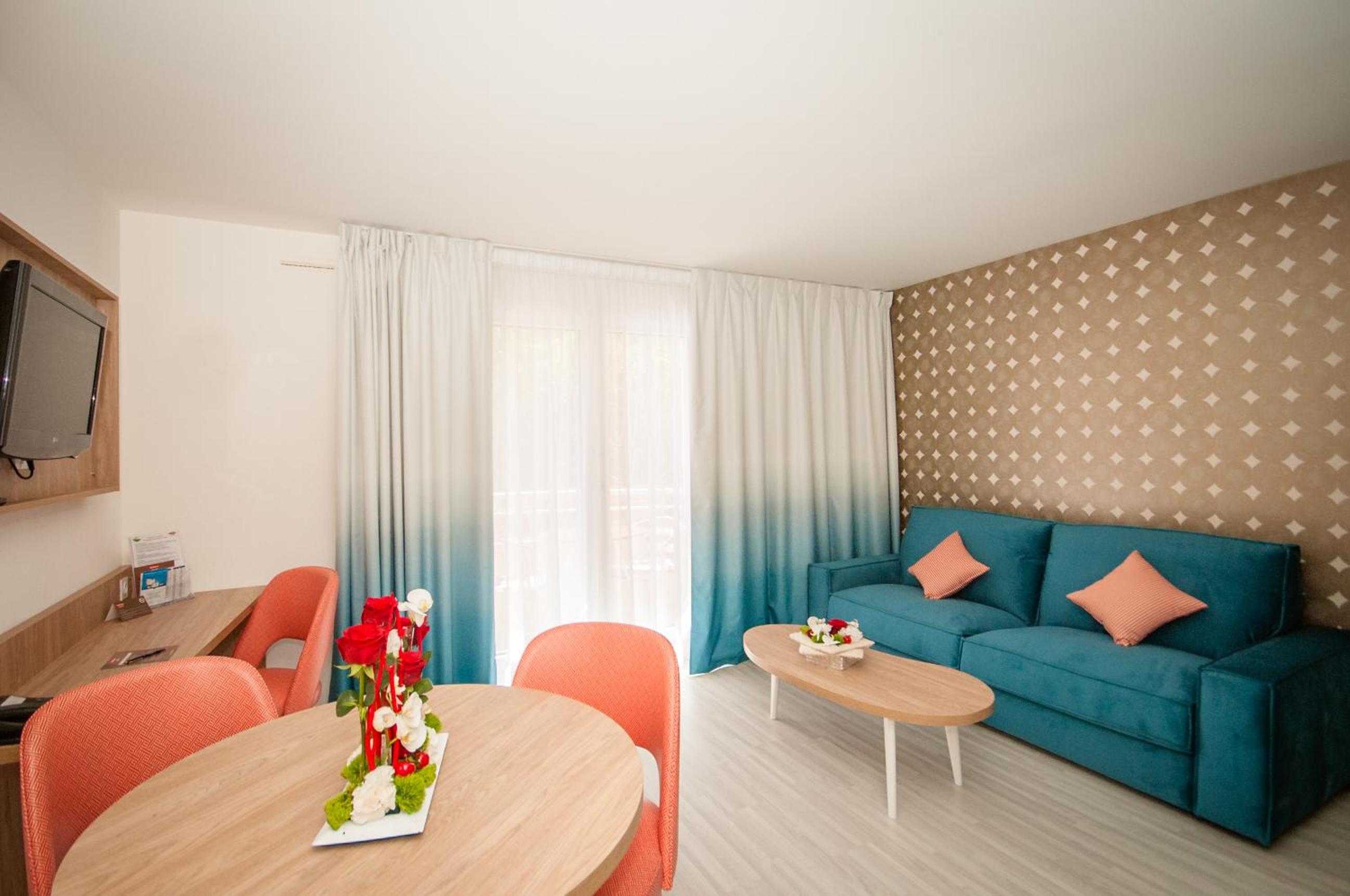Standard Apartment with Balcony (4 Adults) - Photo 9