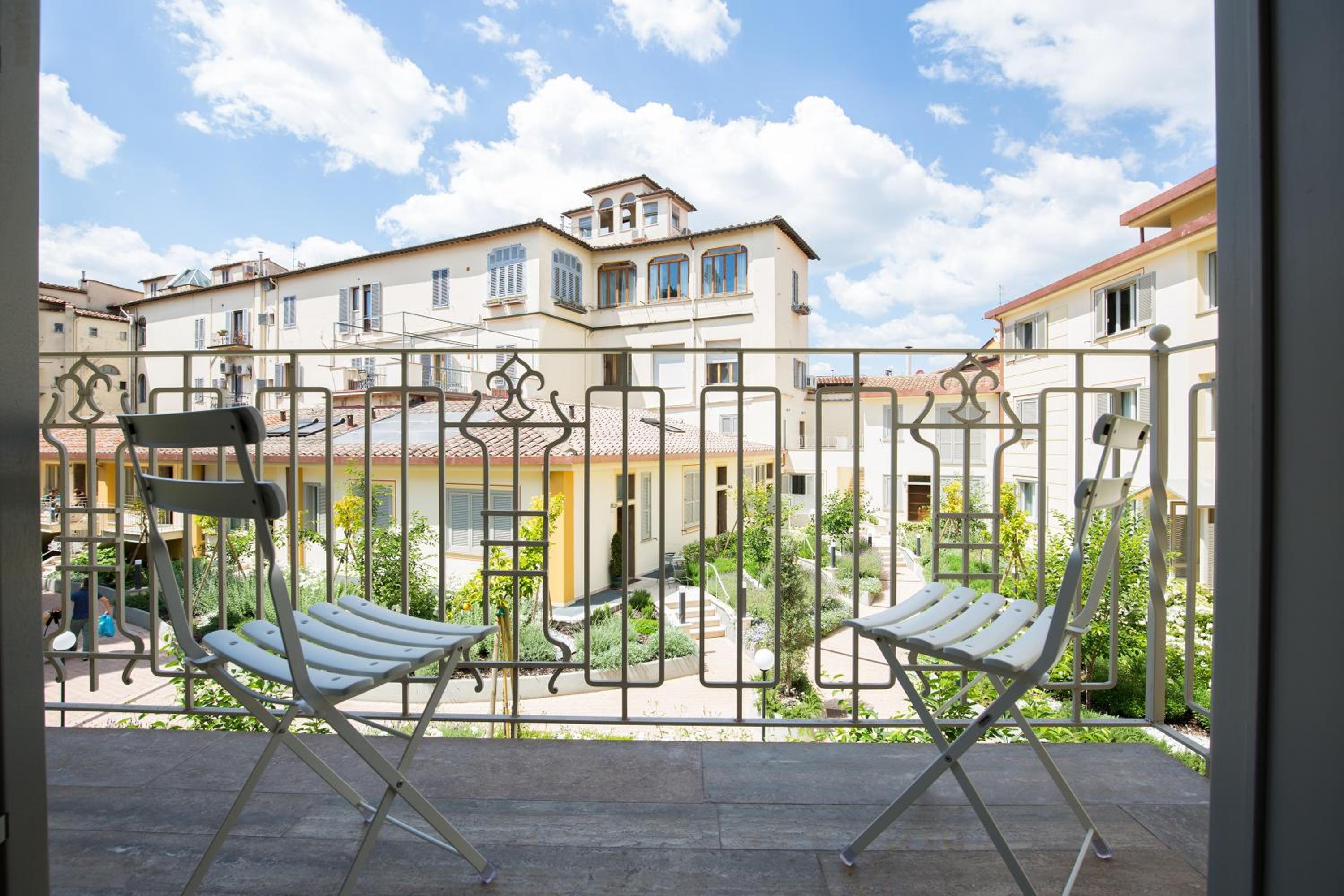 Apartment with Balcony photo 3