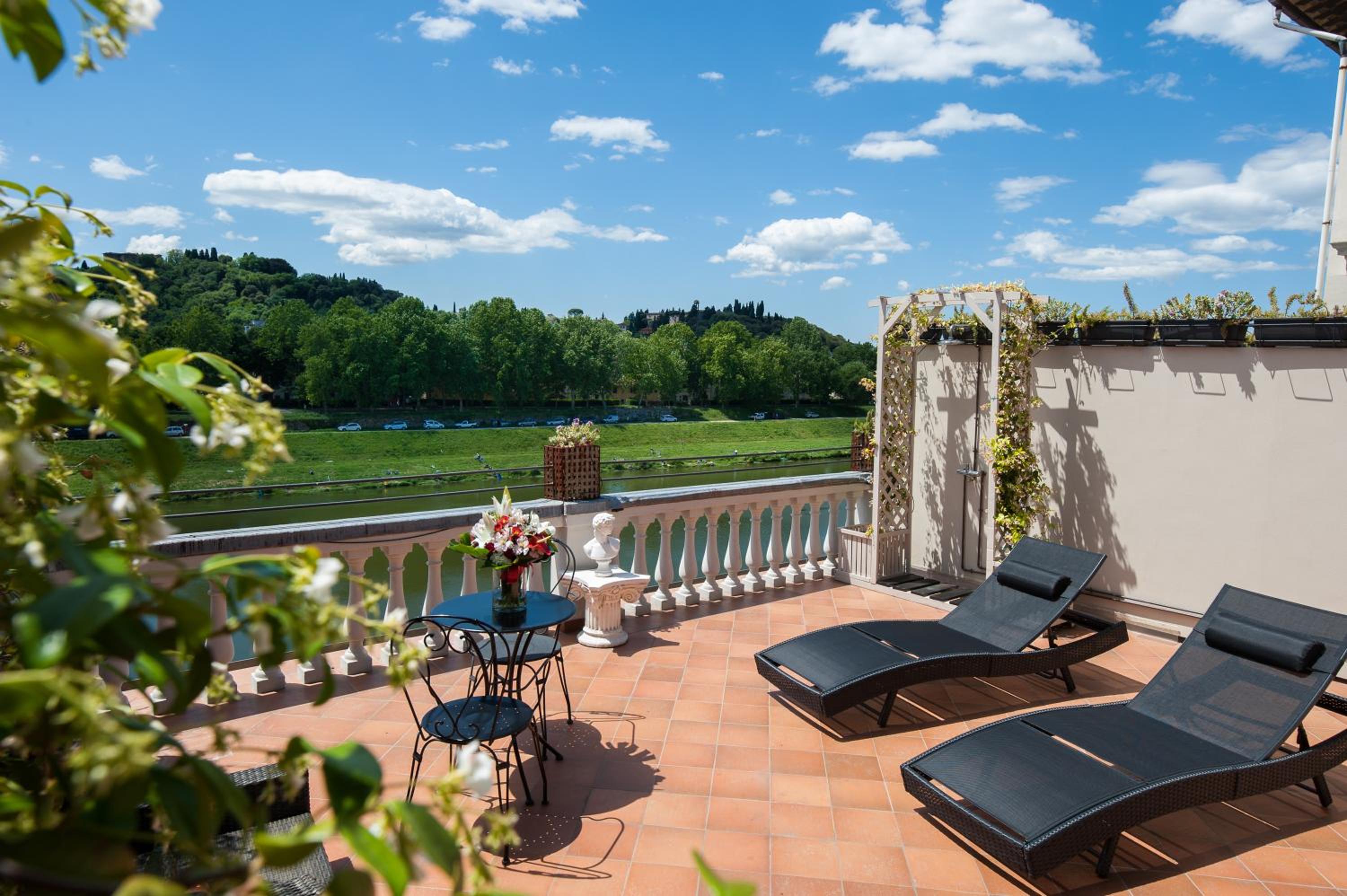 Suite with Terrace thumbnail 6