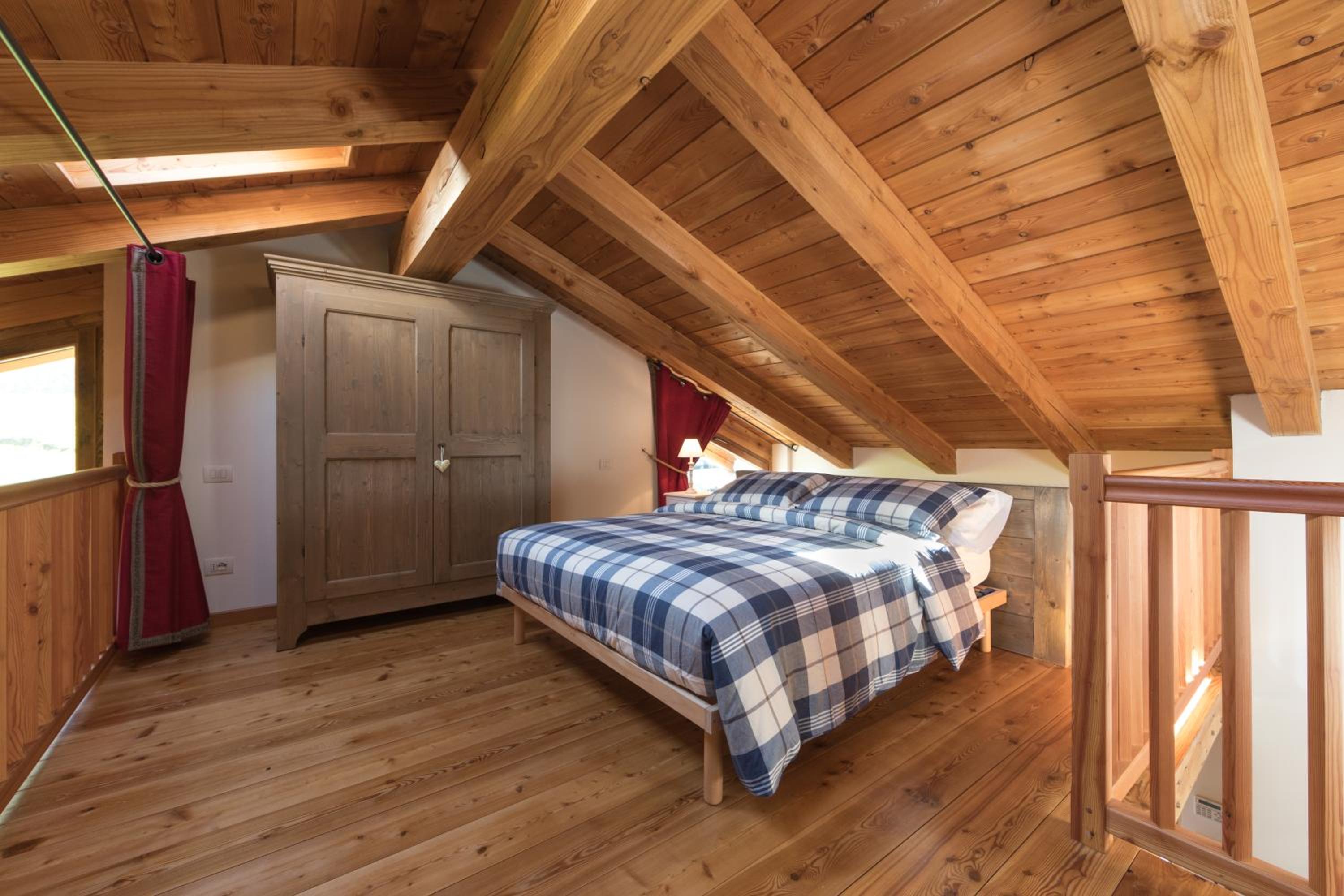 Two-Bedroom Apartment with Mountain View