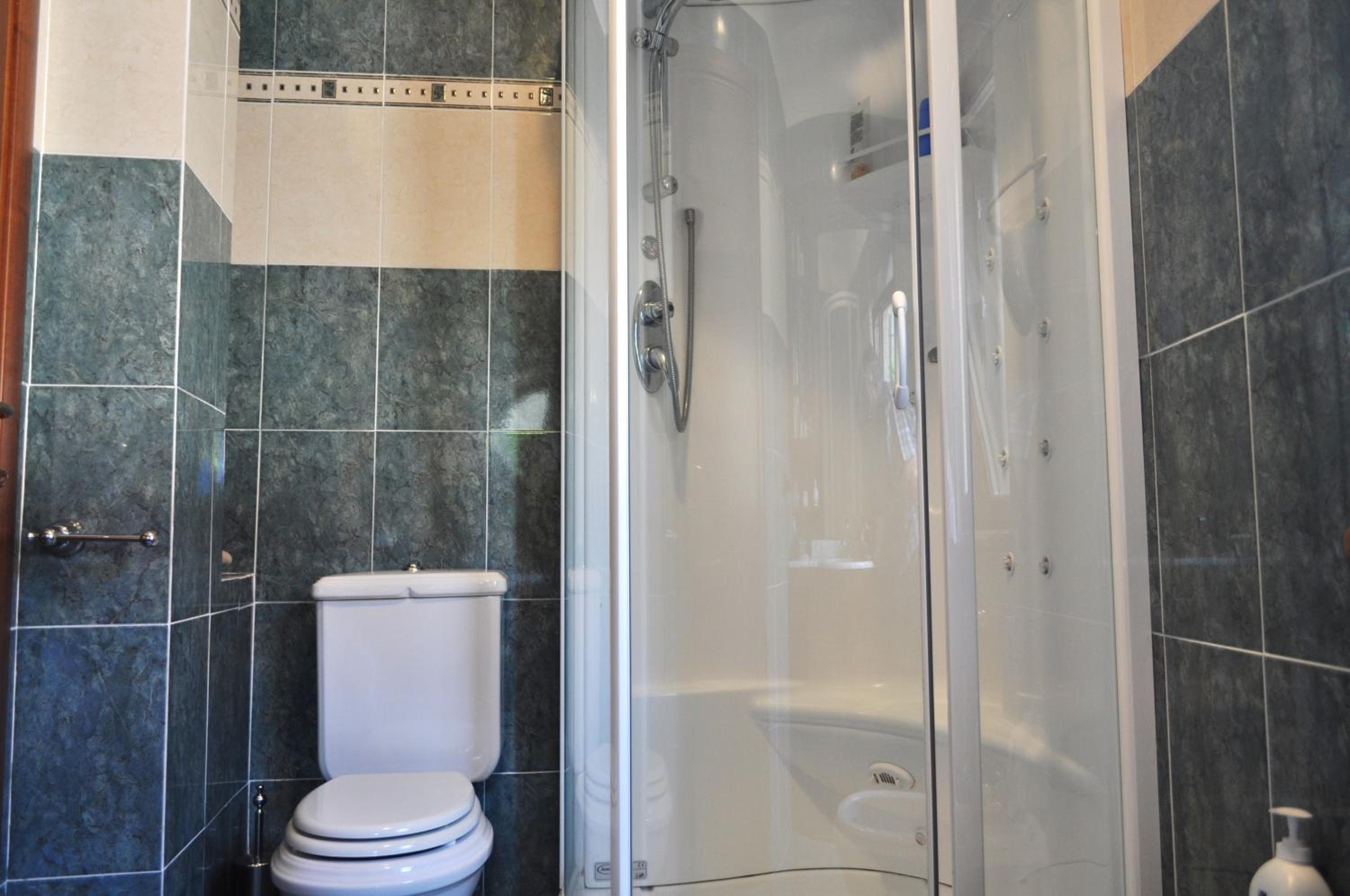 Double or Twin Room - Photo 17