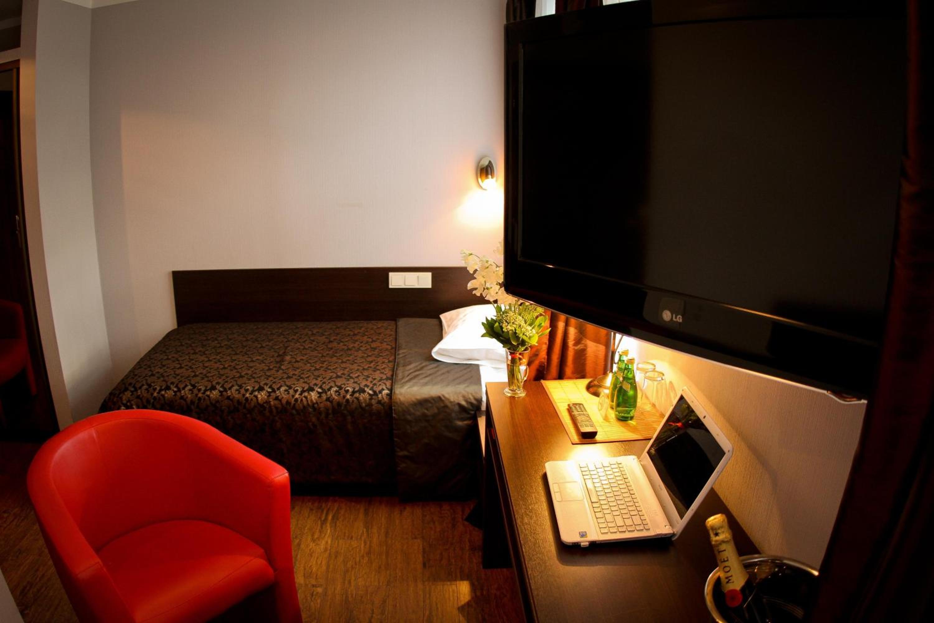 Twin Room - Photo 3