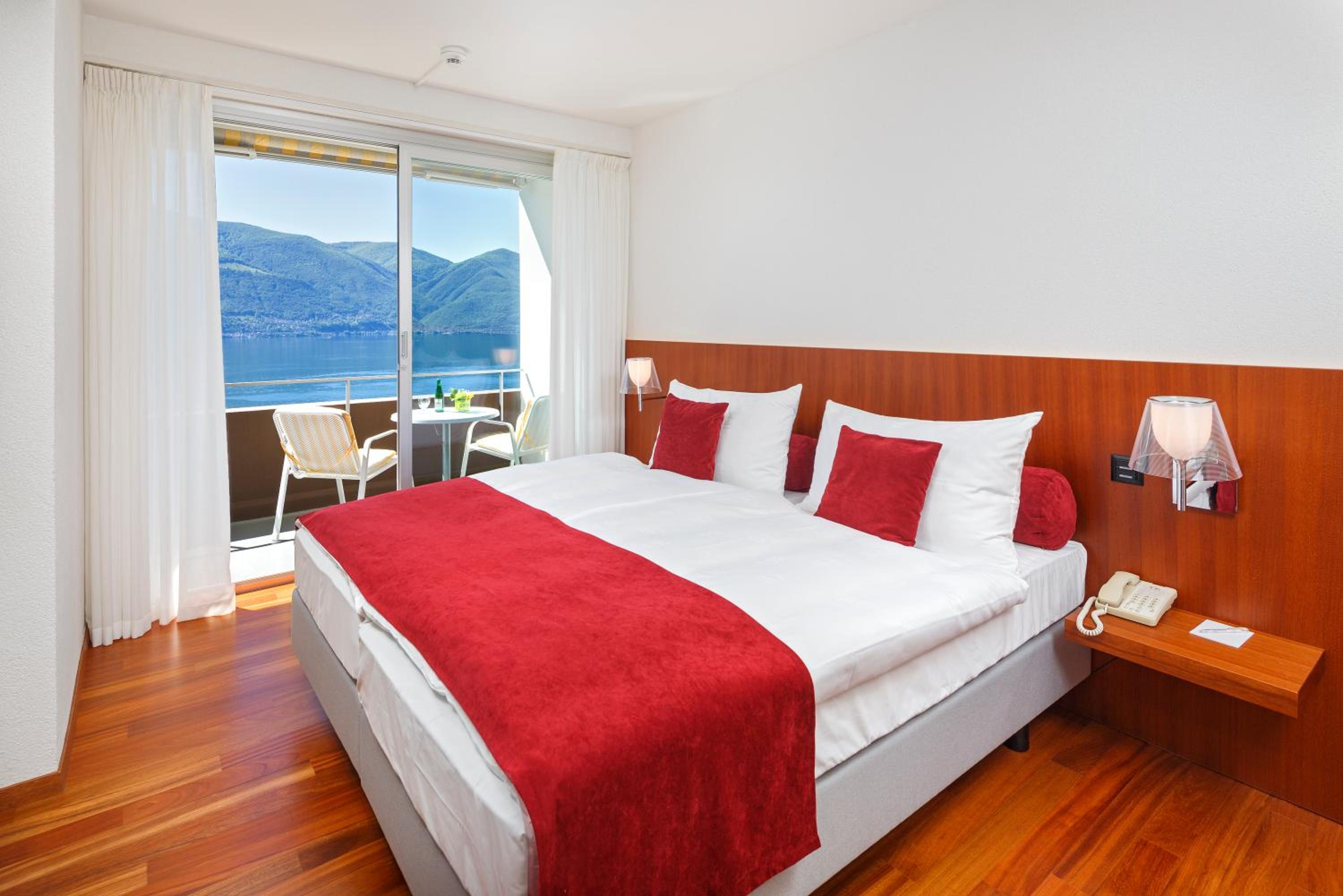 Panorama Junior Suite with Balcony and Lake View photo 1