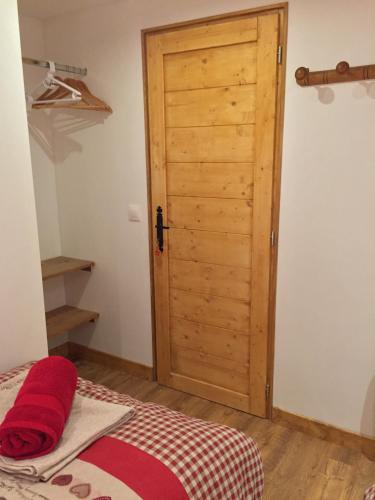 Twin Room with Shared Bathroom photo 2