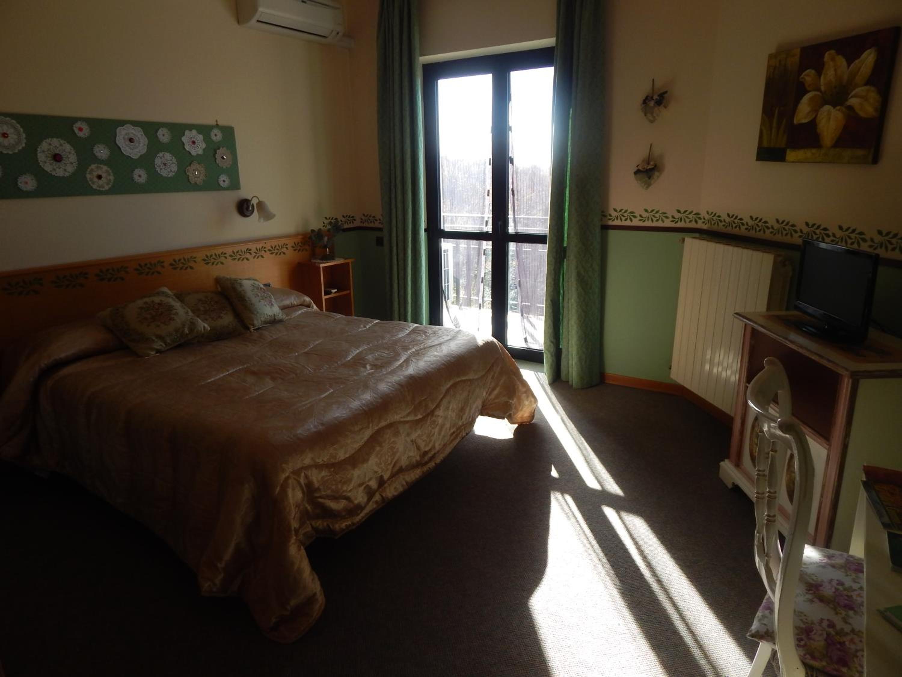 King Room with Balcony photo 2