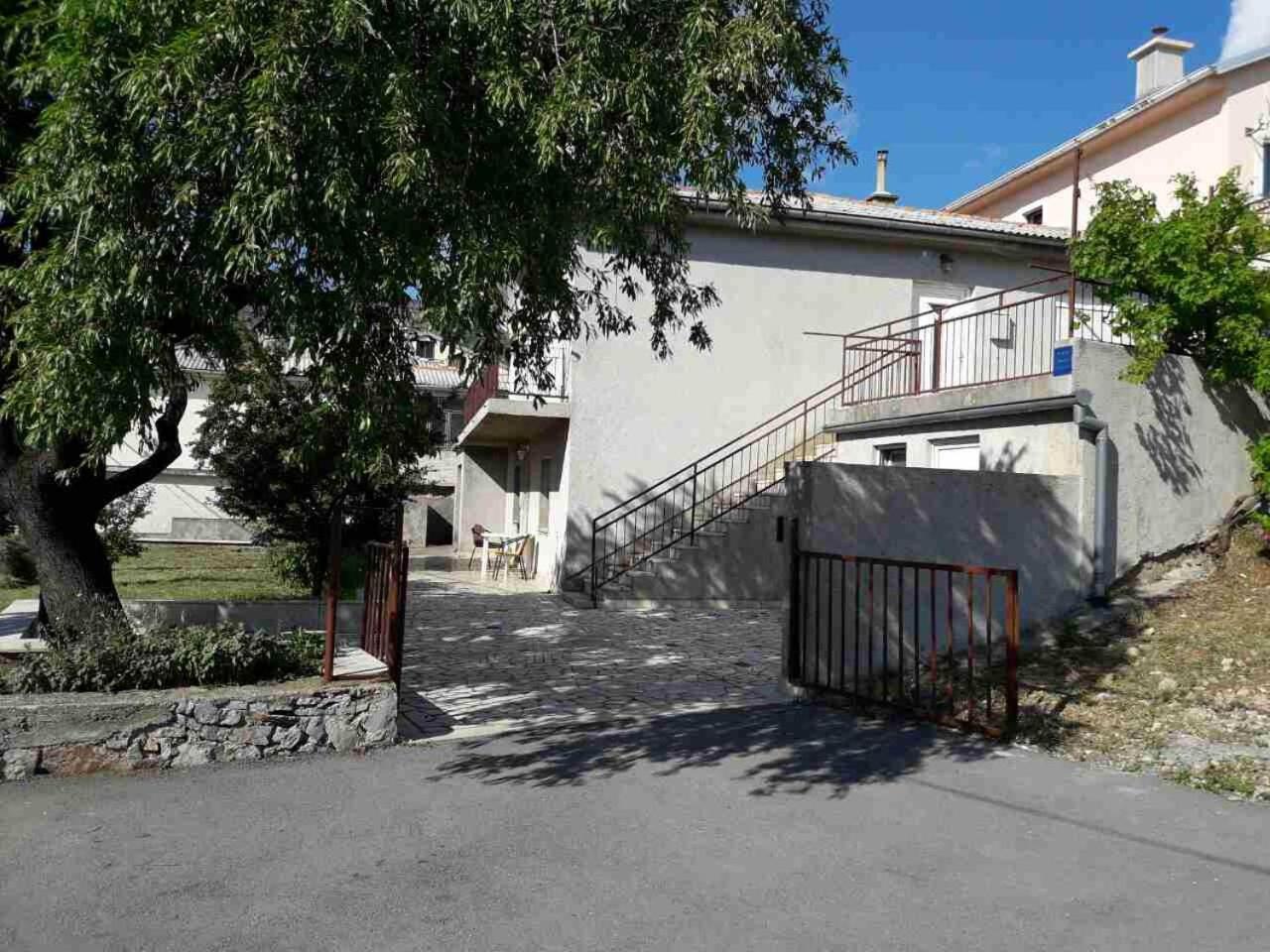 Apartment with Balcony - Photo 9