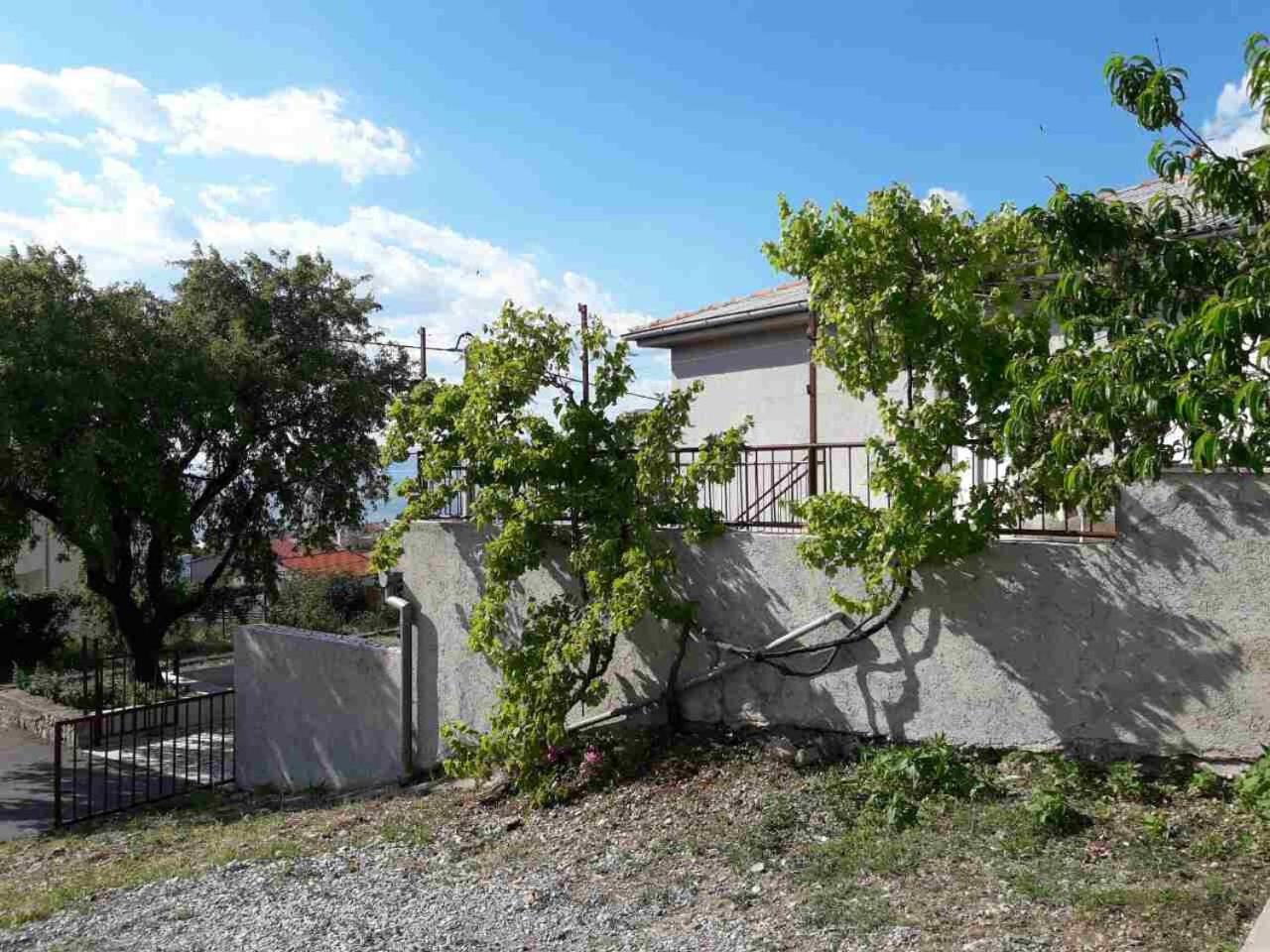 Apartment with Balcony - Photo 7