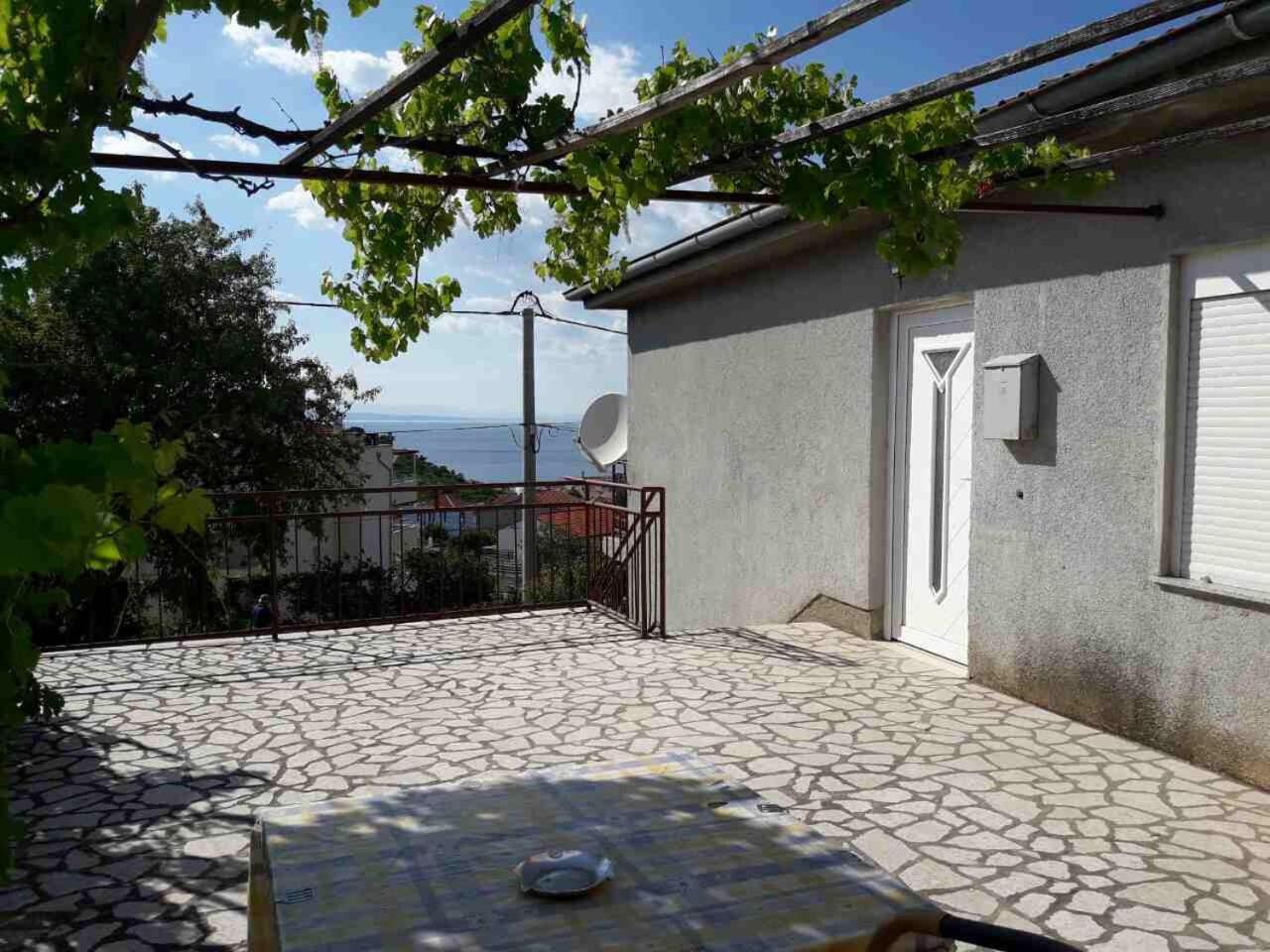 Apartment with Balcony - Photo 6