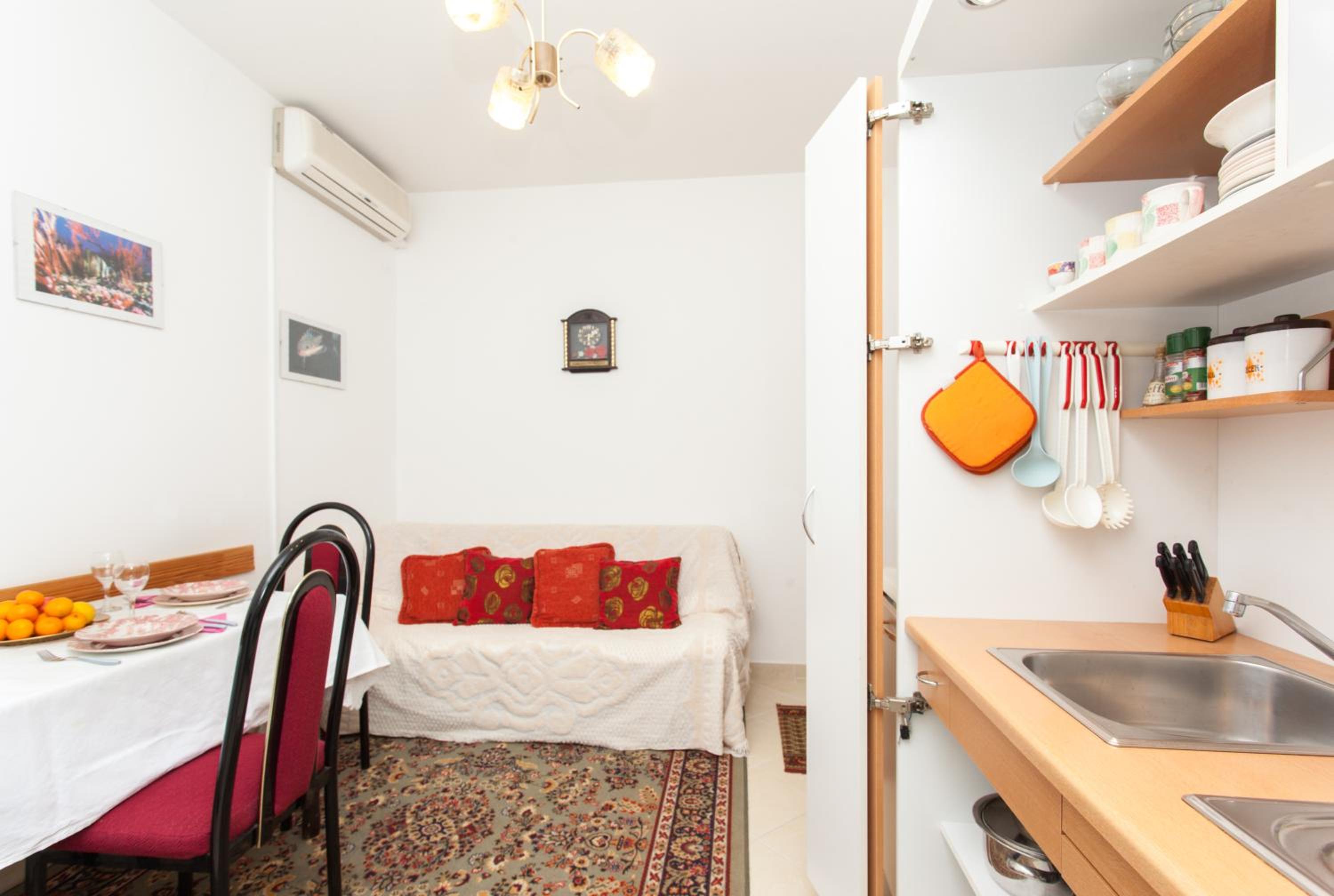 Apartment photo 2