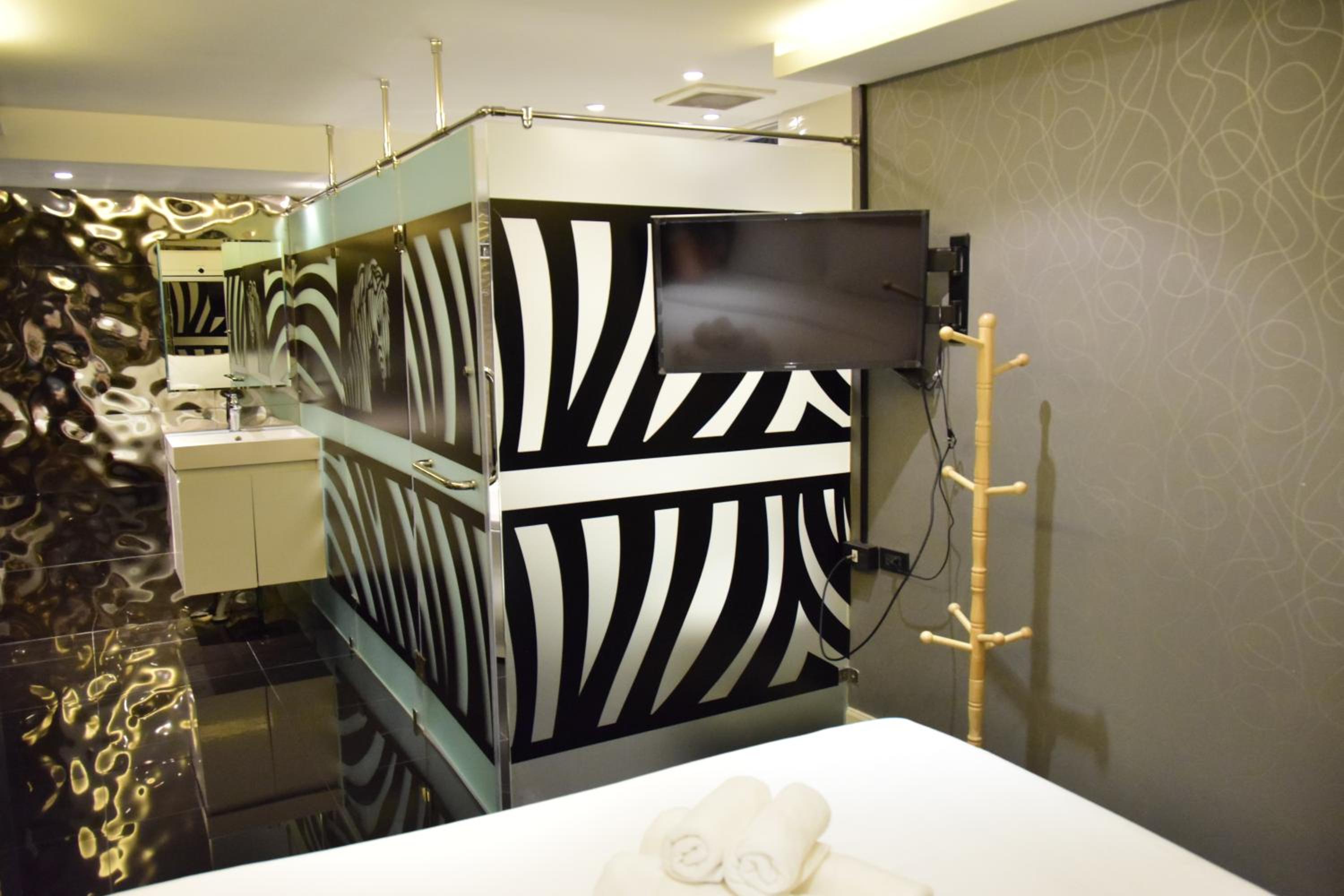 Queen Room with Balcony photo 1