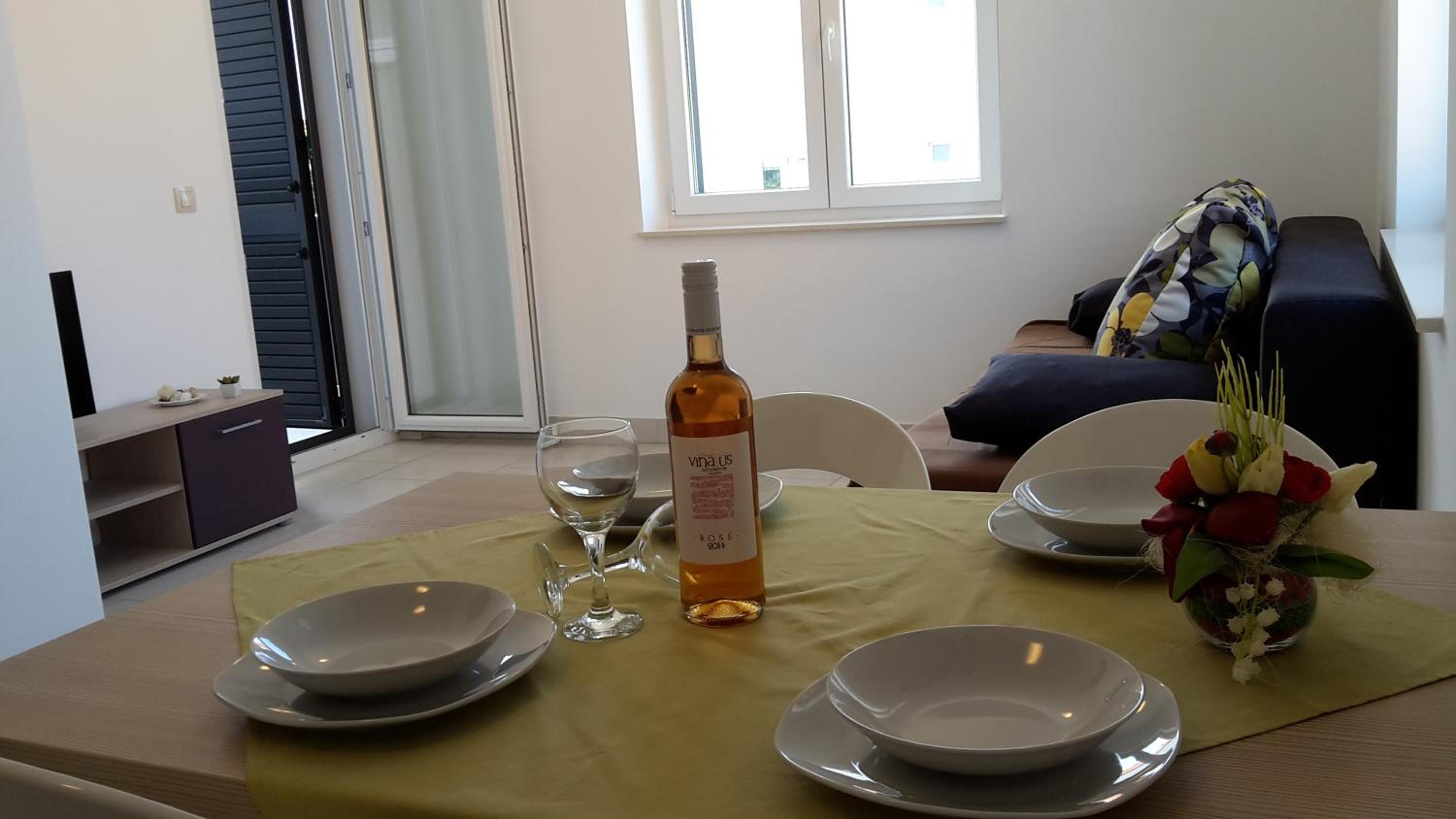 Luxury One-Bedroom Apartment with Terrace - Photo 11