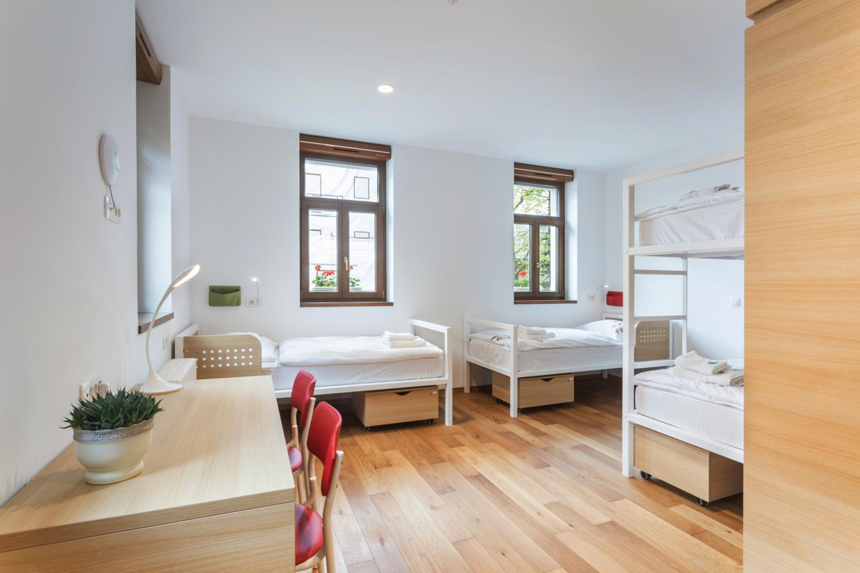 Quadruple Room - Photo 7