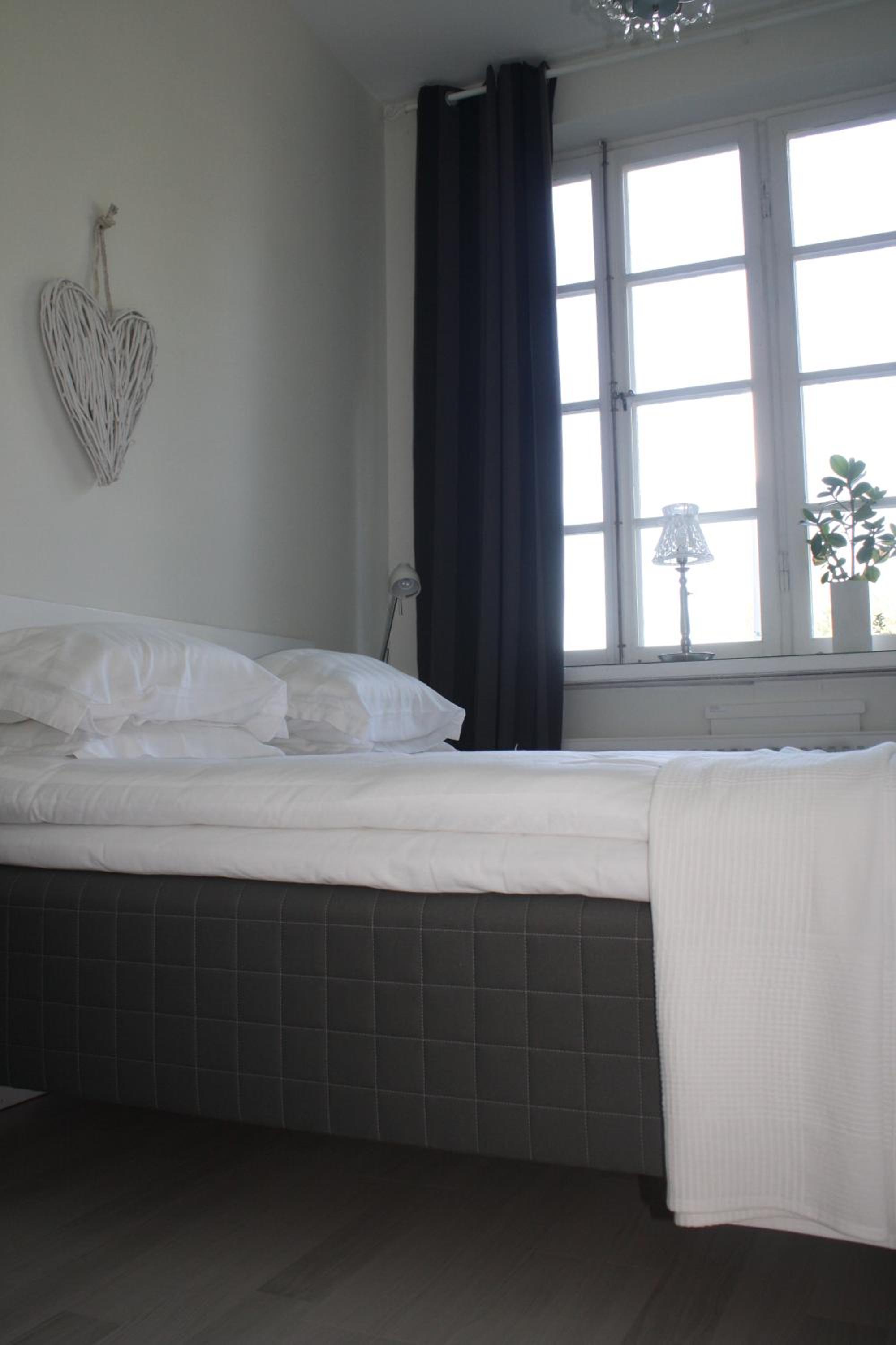 Double Room with Private Bathroom - Photo 9