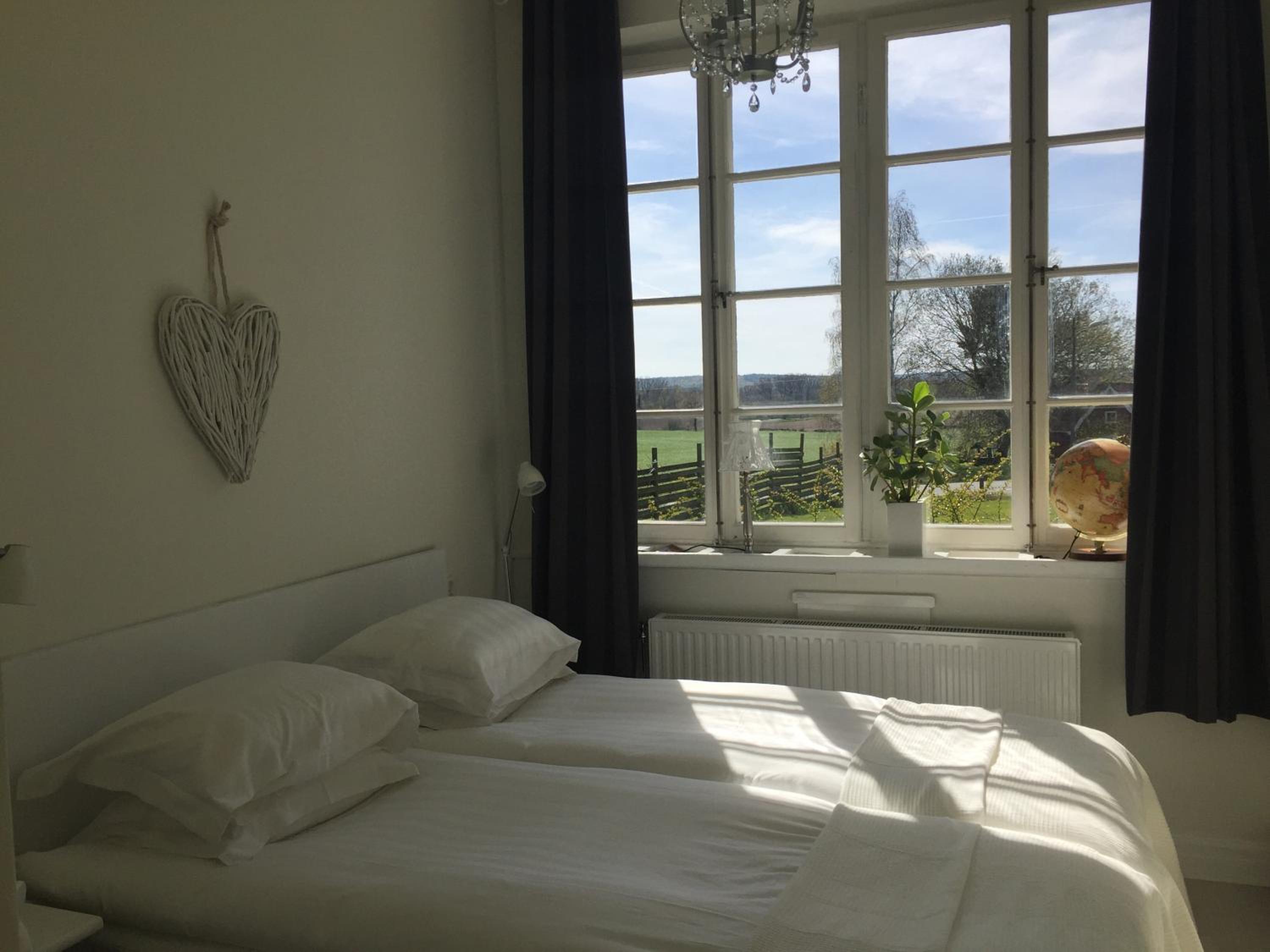 Double Room with Private Bathroom - Photo 1