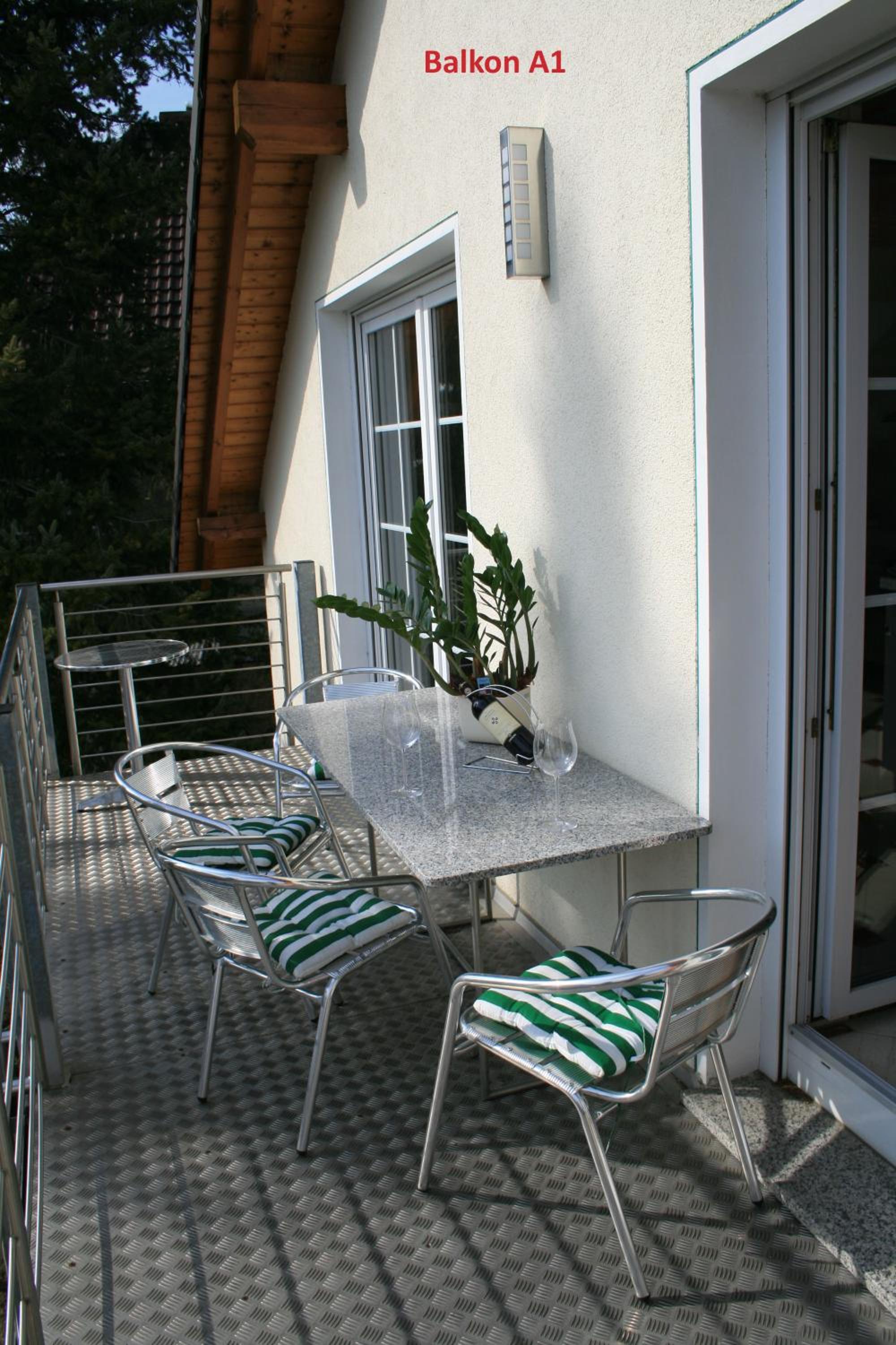 Apartment with Balcony photo 3
