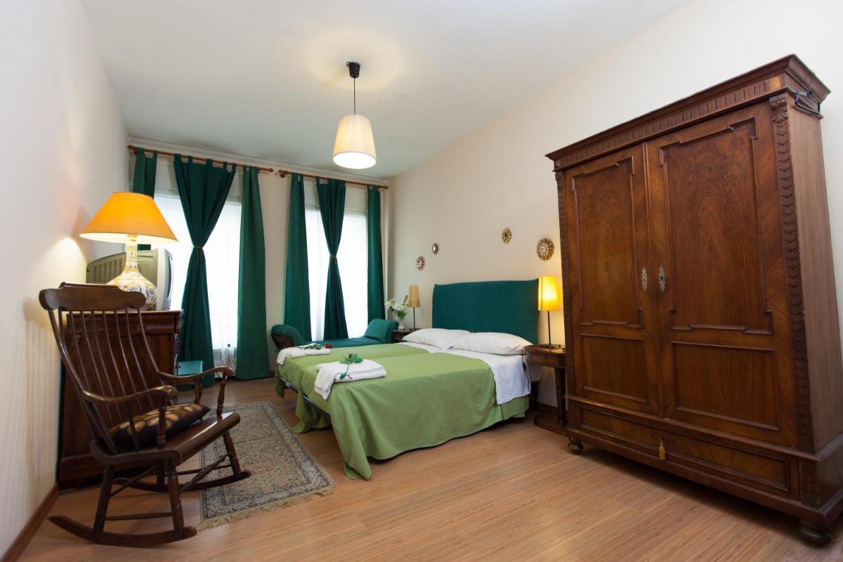 Large Double Room with Private Bathroom