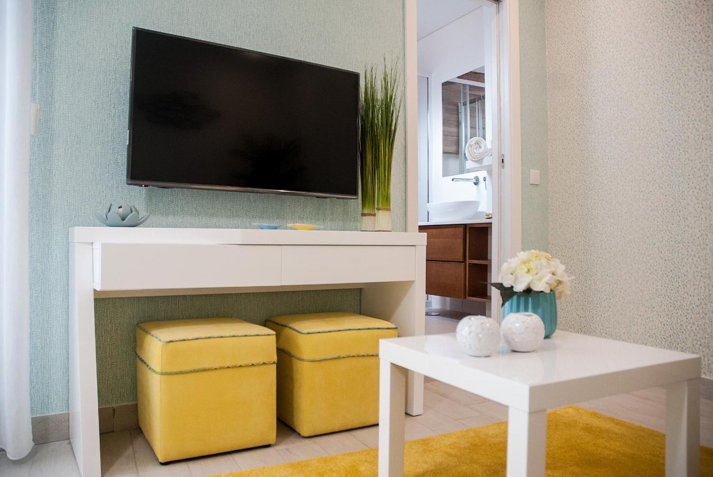 Two-Bedroom Apartment with Sea View - Photo 9