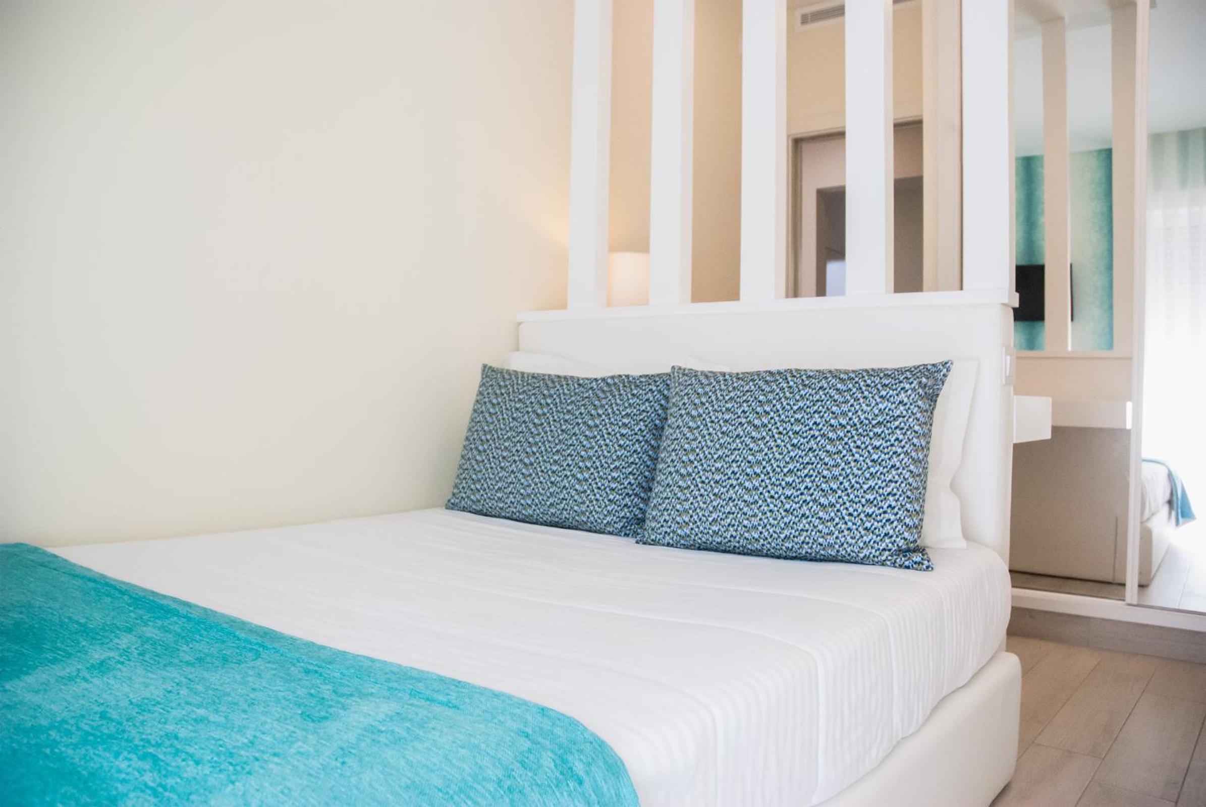 Two-Bedroom Apartment with Sea View - Photo 11