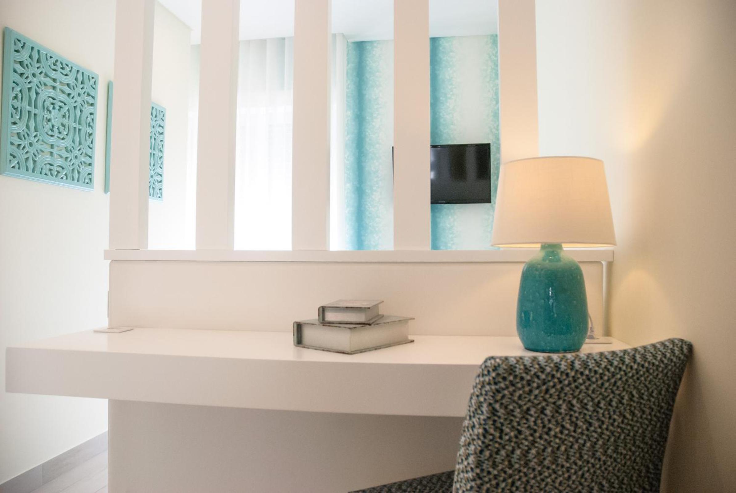 Two-Bedroom Apartment with Sea View - Photo 10
