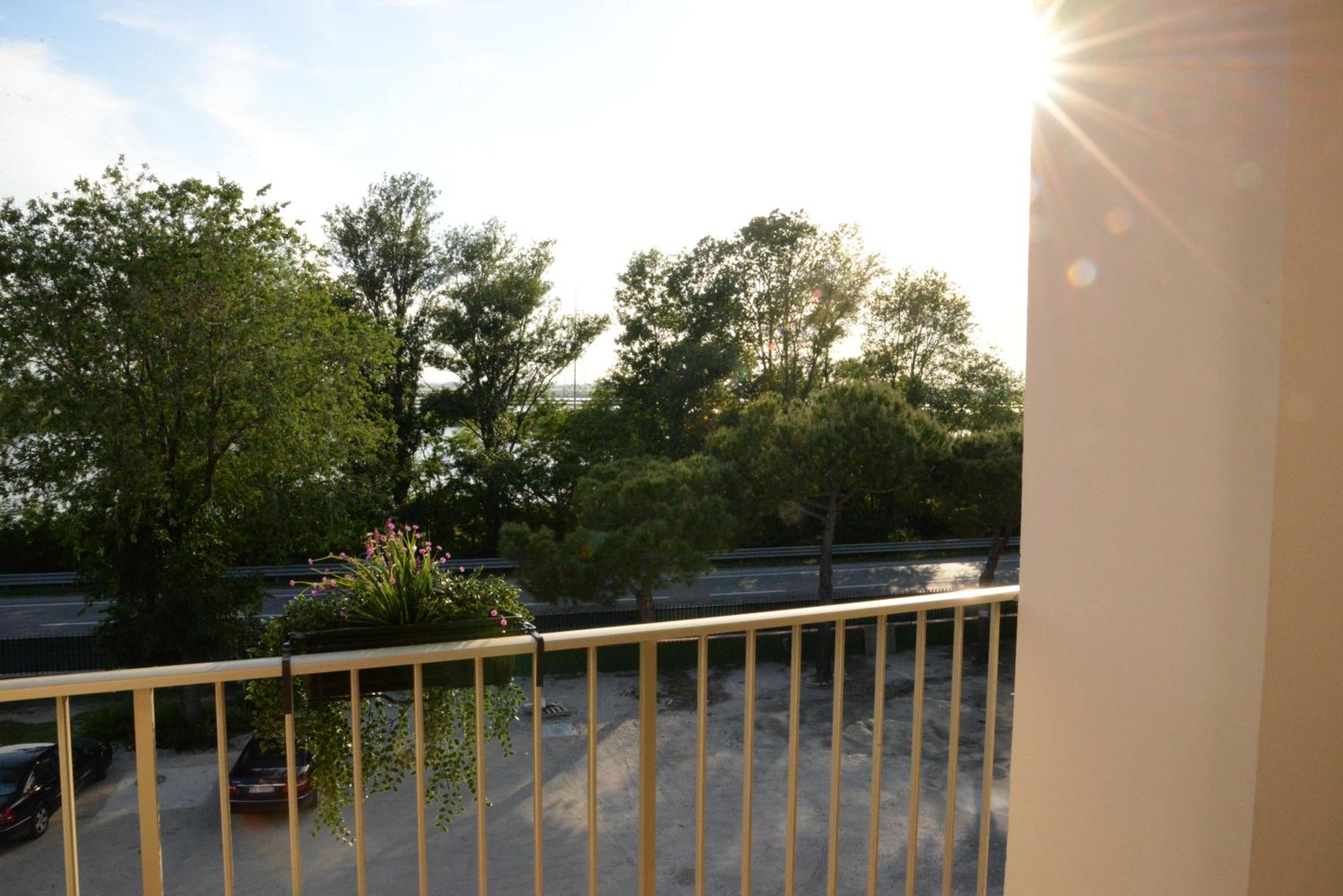 Double Room - Photo 7