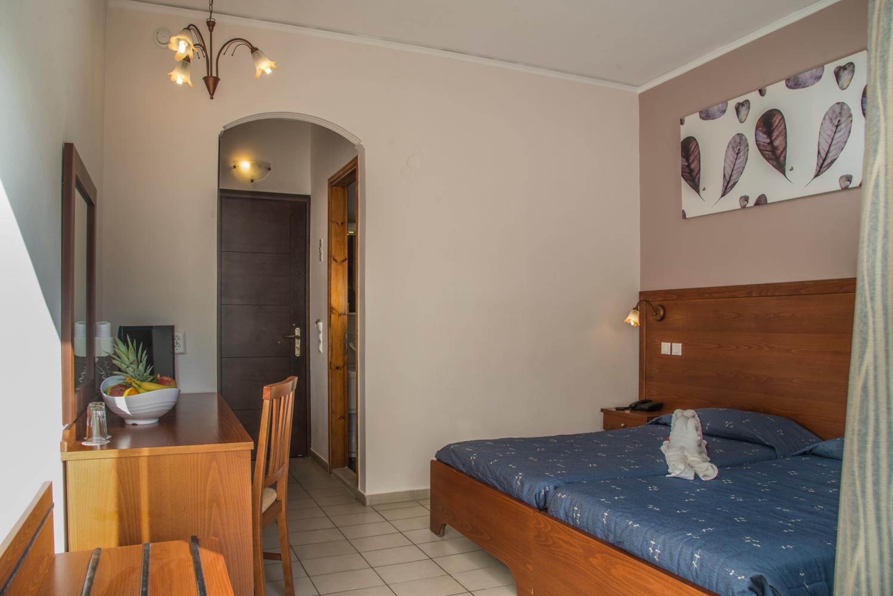 Double or Twin Room - Photo 6
