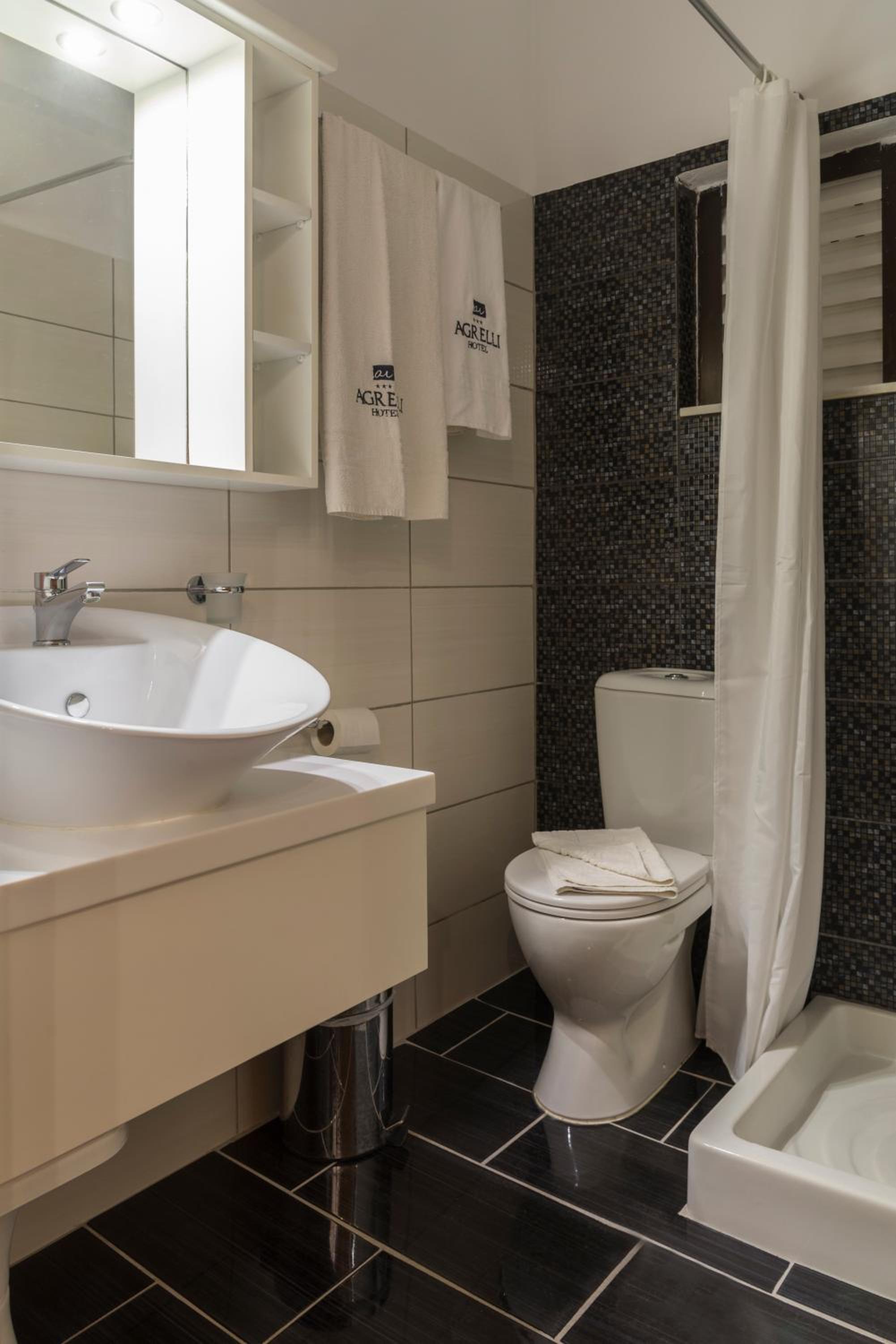 Double or Twin Room - Photo 8